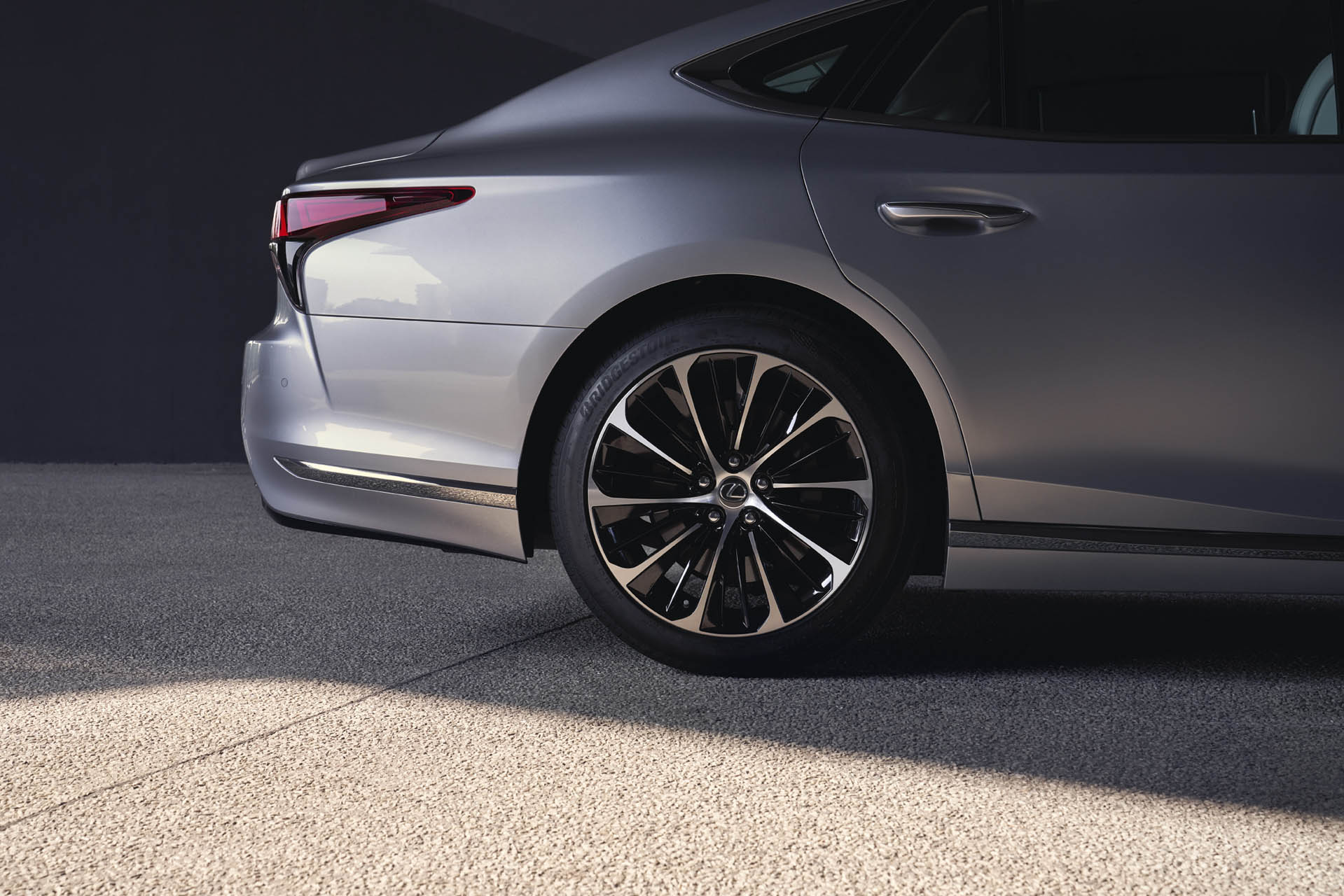 lexusls2023m