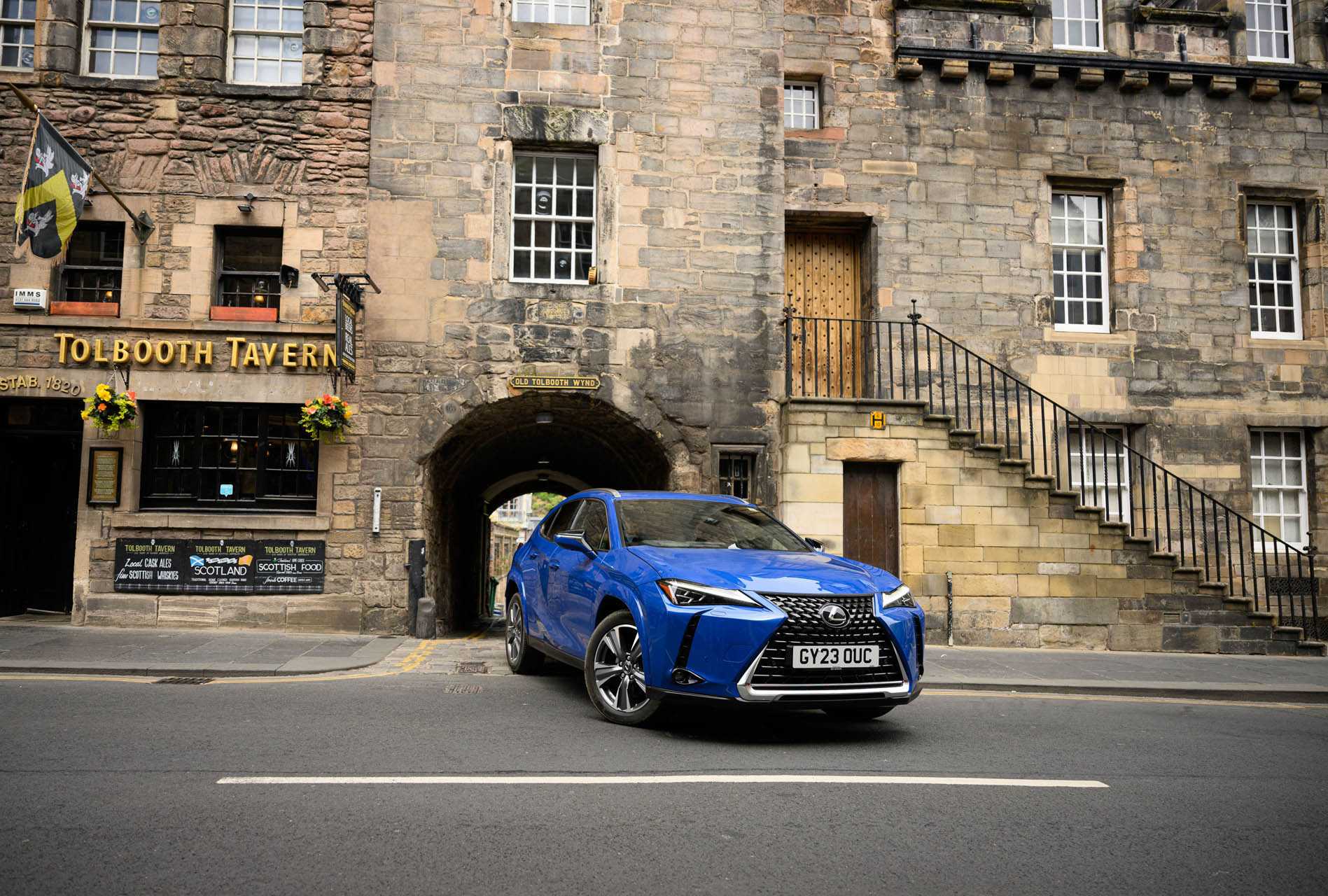 lexus ux300e my23 19