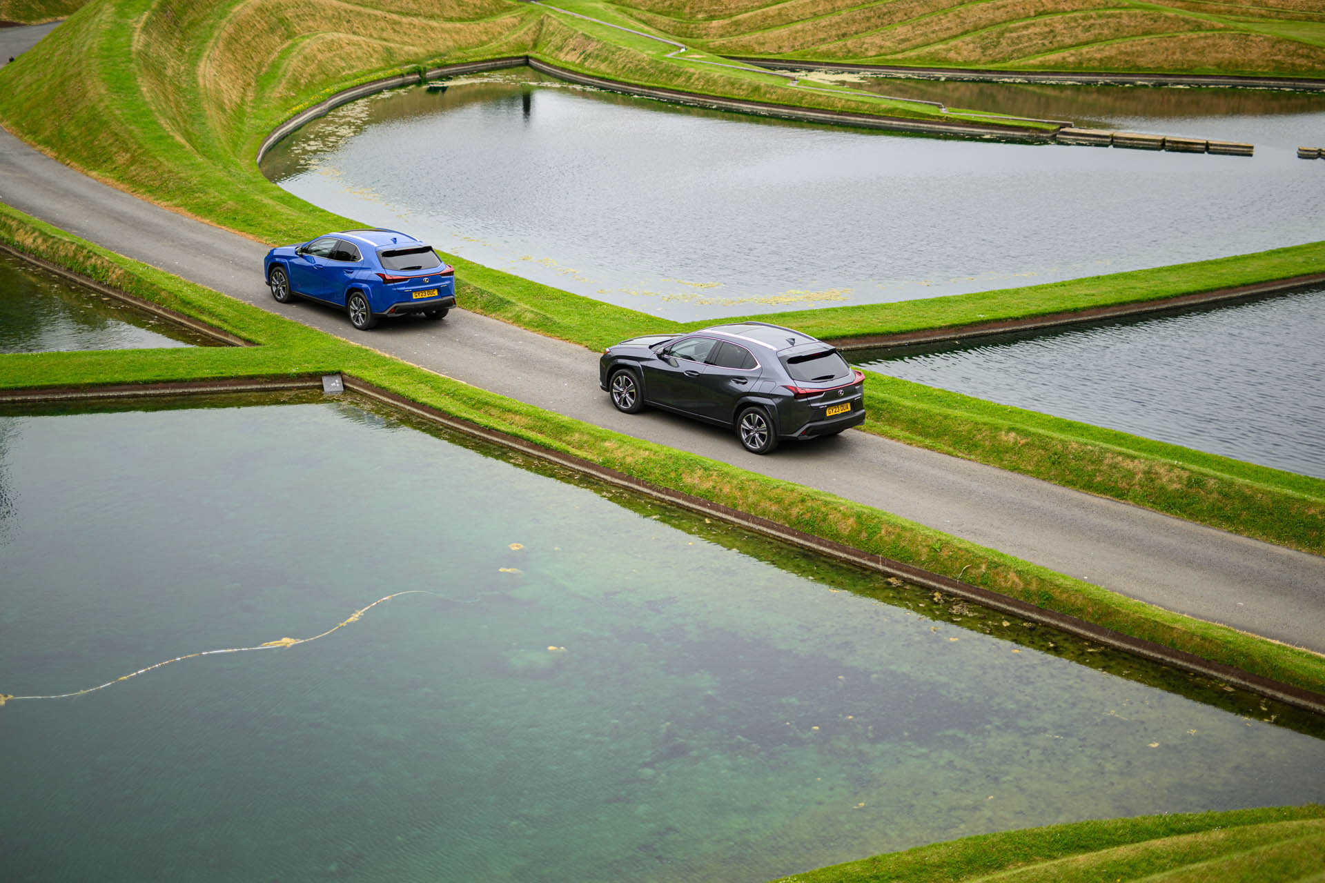 lexus ux300e my23 32