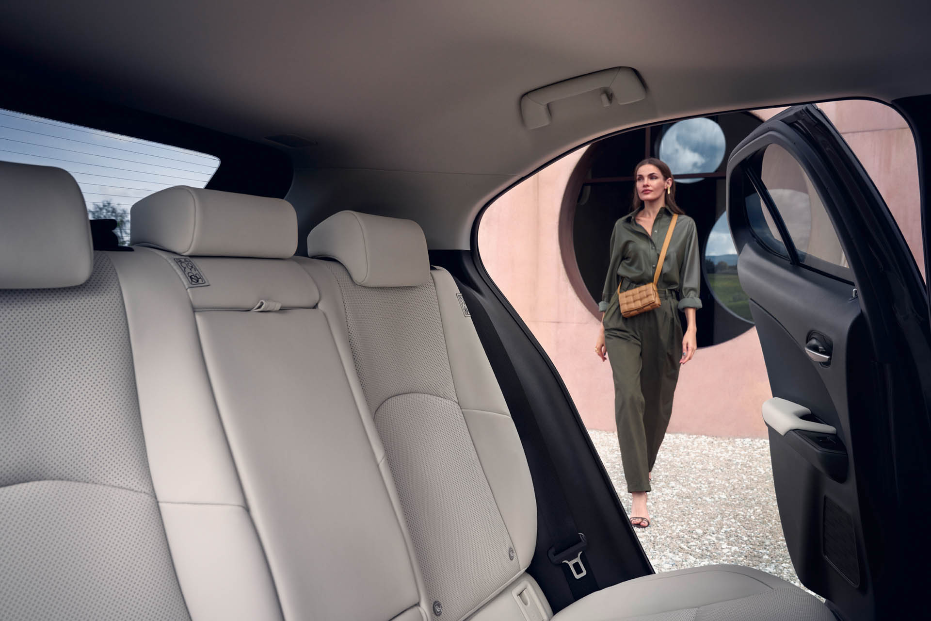lexus ux300e my23 54