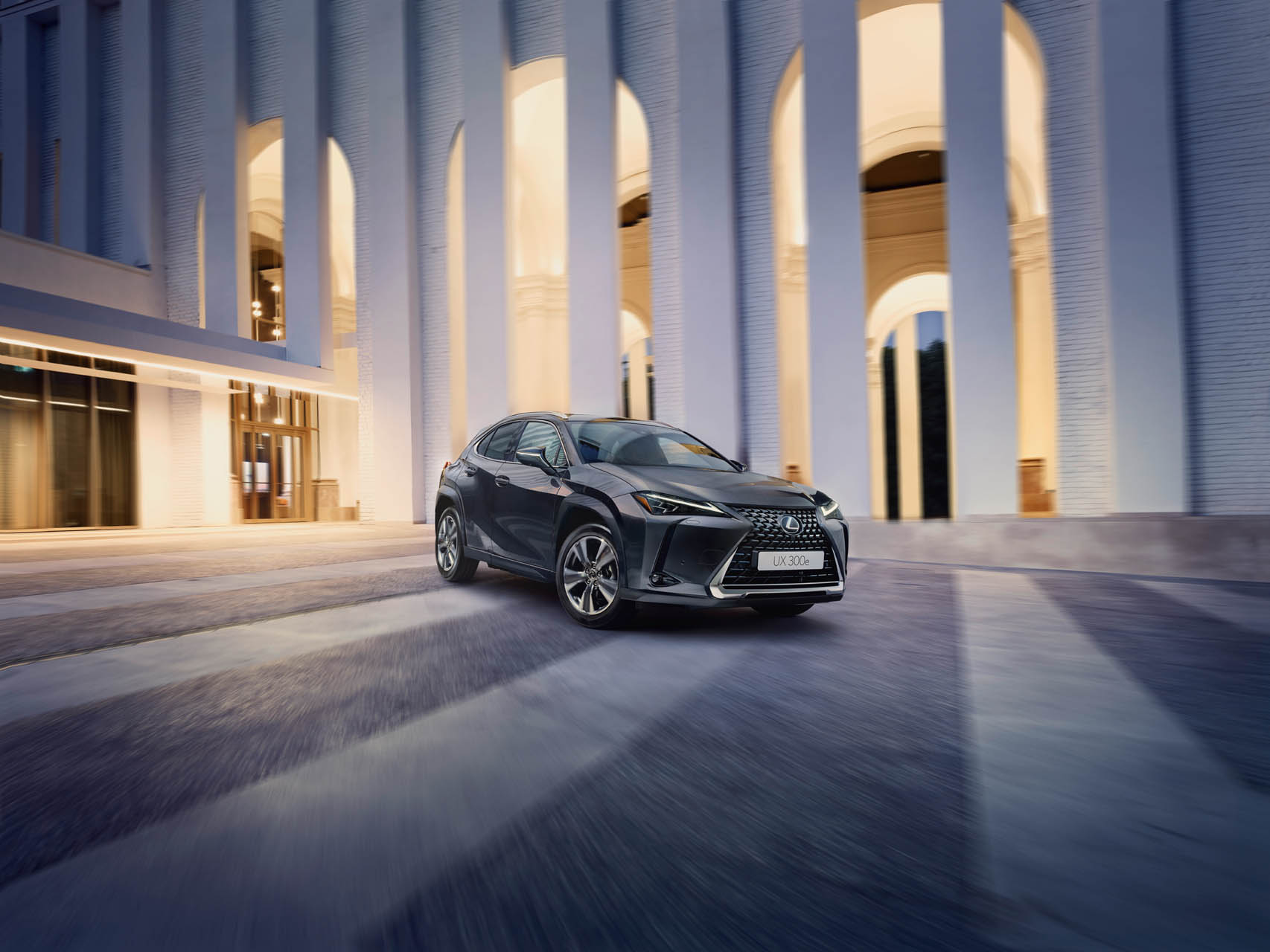 lexus ux300e my23 64