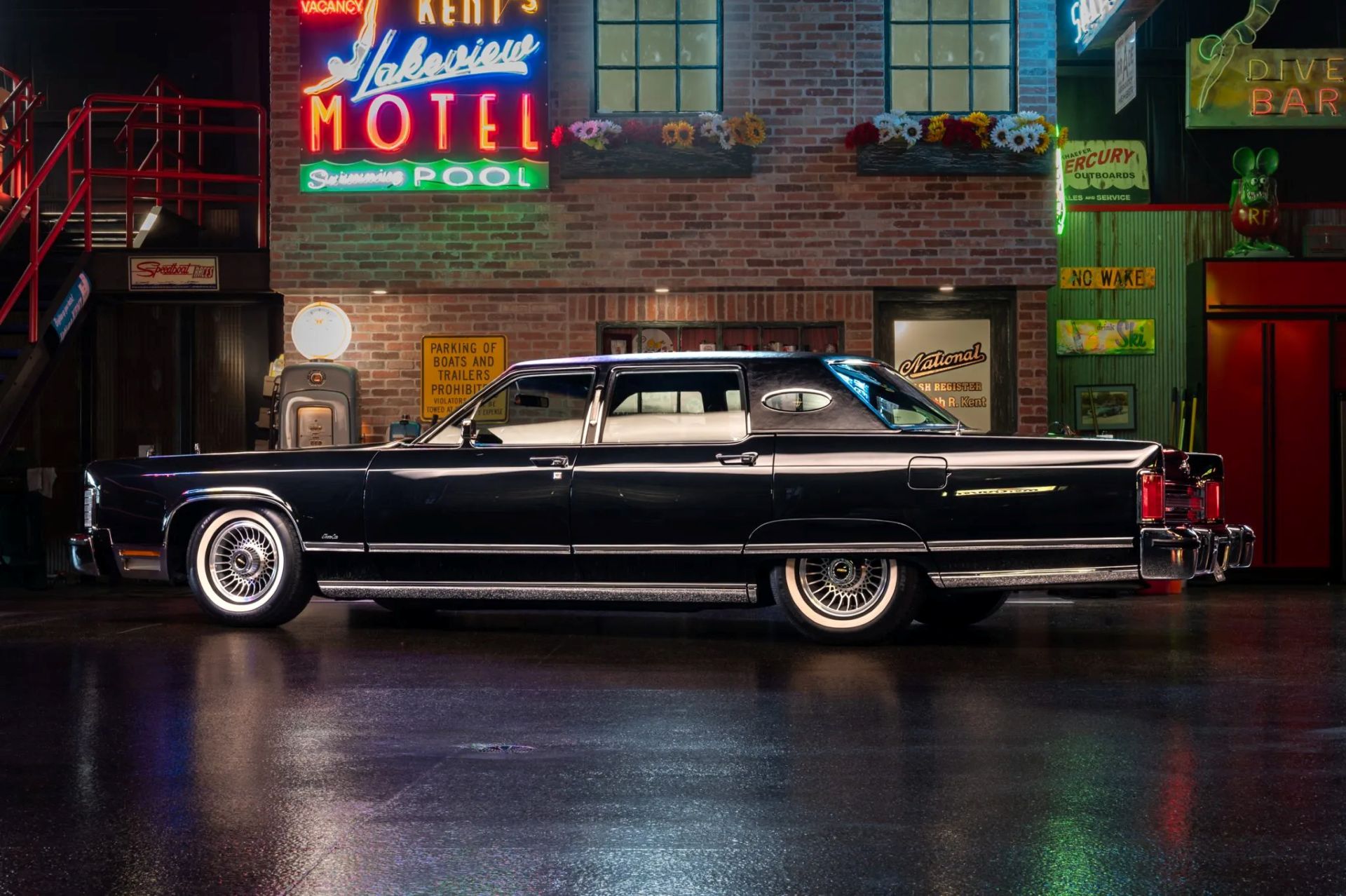 lincoln continental town car 1977 with coyote V8 01