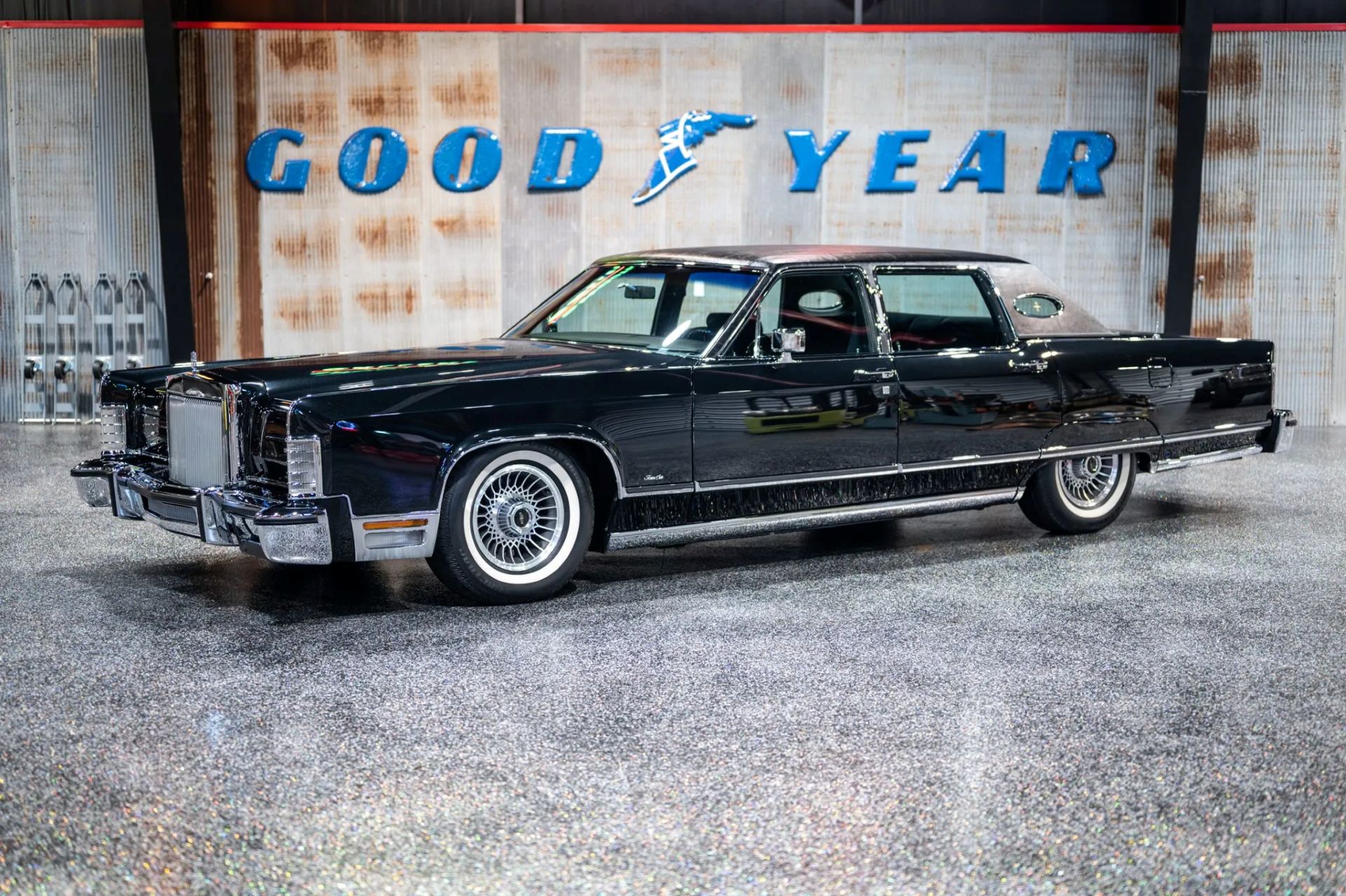 lincoln continental town car 1977 with coyote V8 04