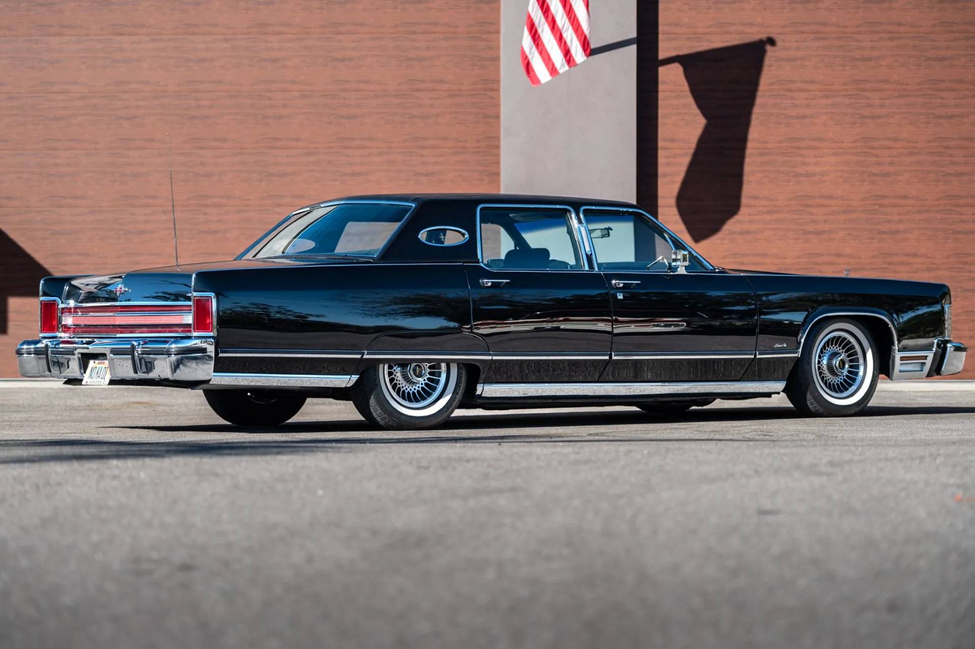 lincoln continental town car 1977 with coyote V8 17
