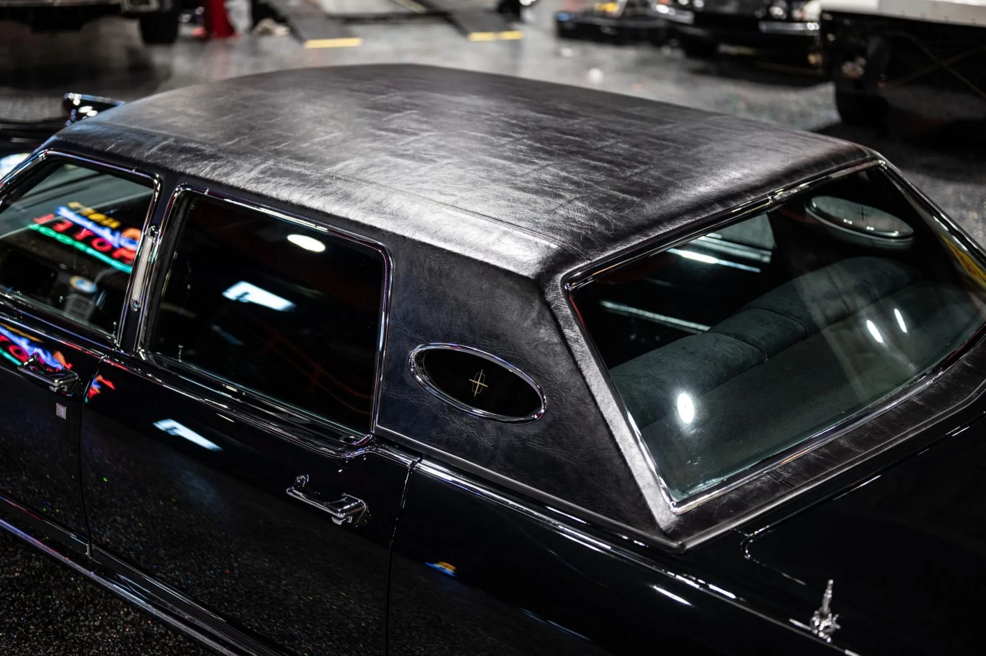 lincoln continental town car 1977 with coyote V8 23