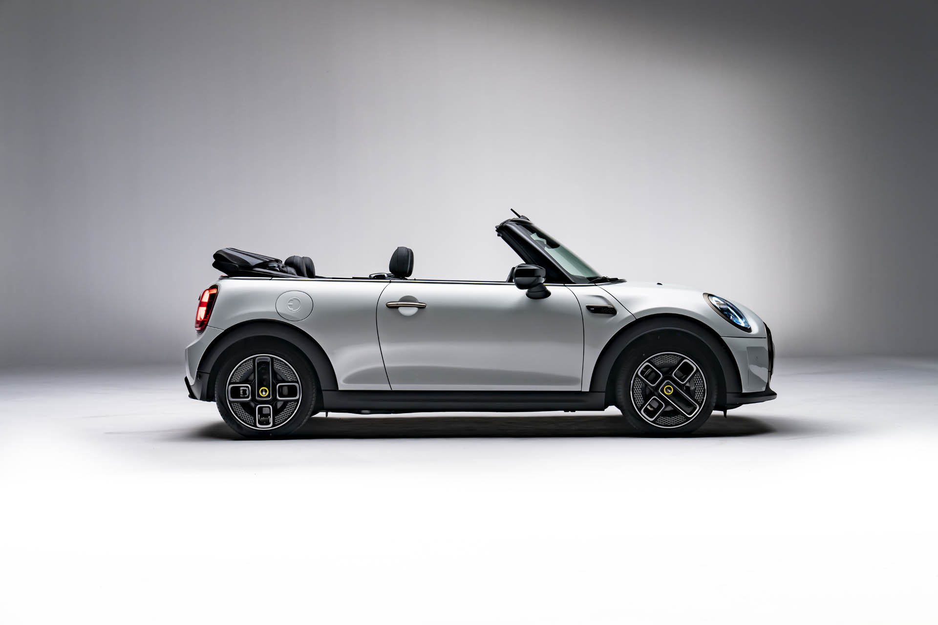minicooperseconvertible2023e01