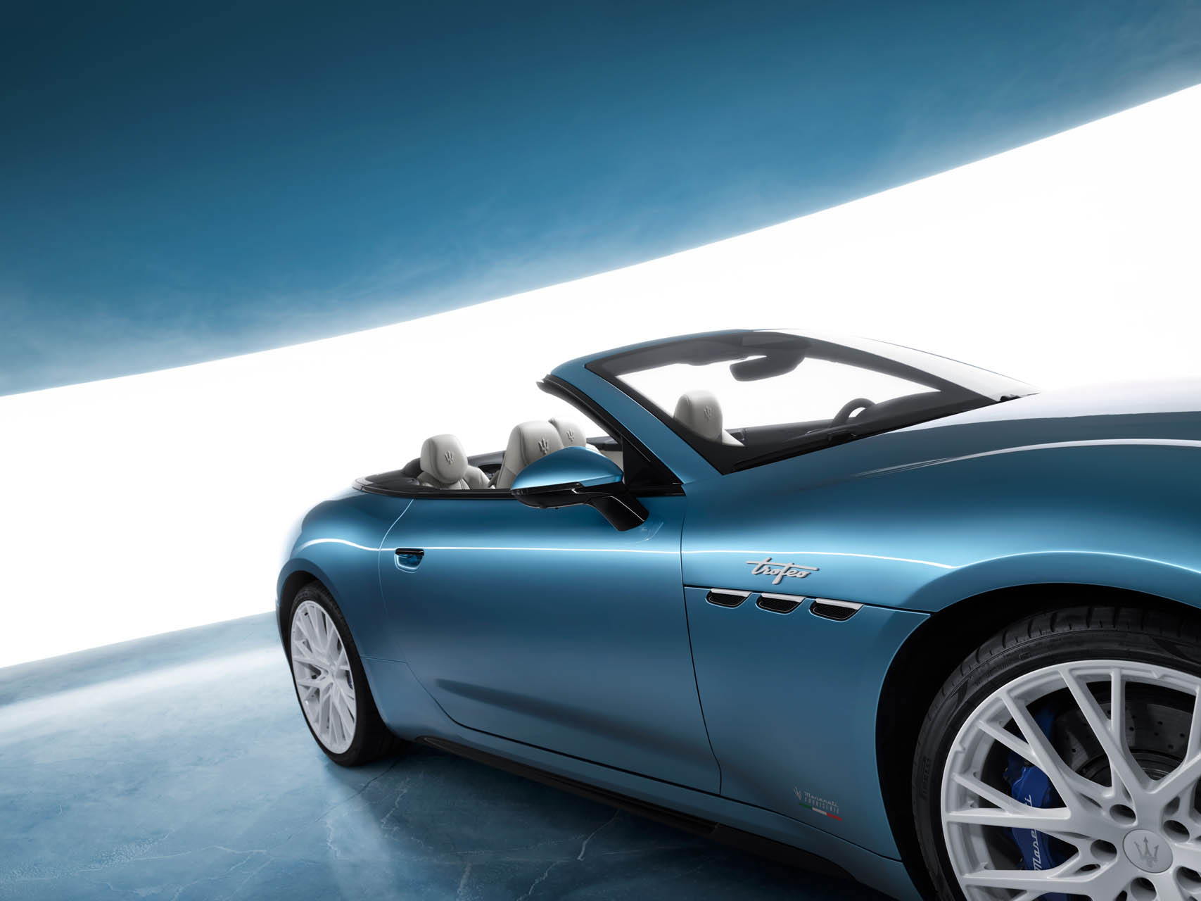 Original-25880-04-maserati-grancabrio-trofeo-one-of-one-the-ice