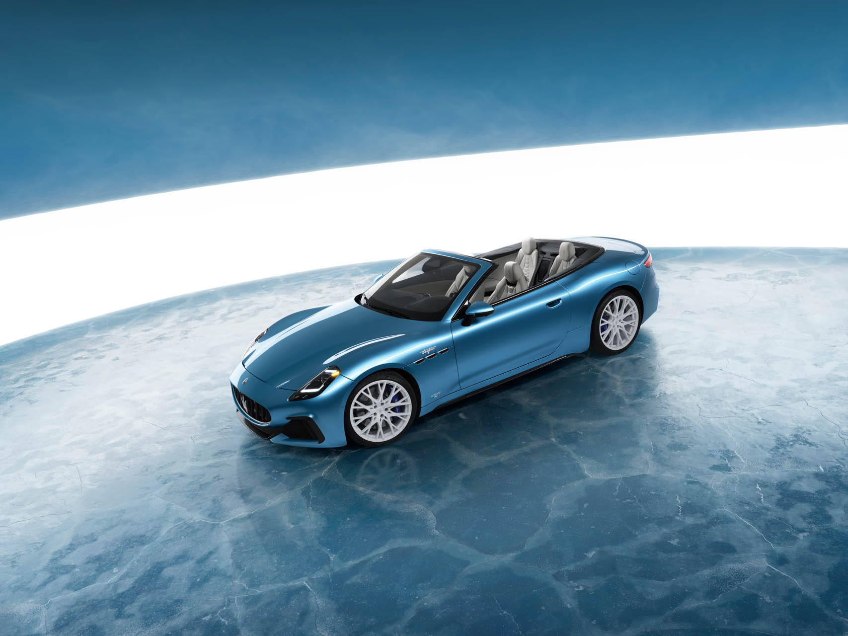 Original-25883-01-maserati-grancabrio-trofeo-one-of-one-the-ice
