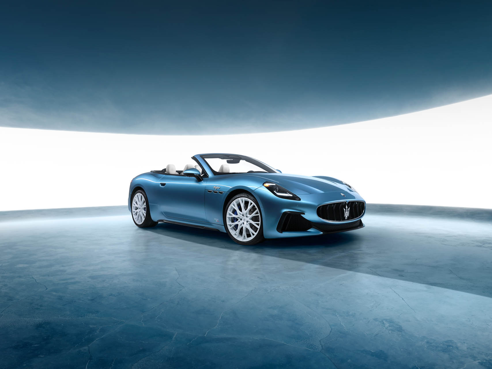 Original-25884-00-maserati-grancabrio-trofeo-one-of-one-the-ice