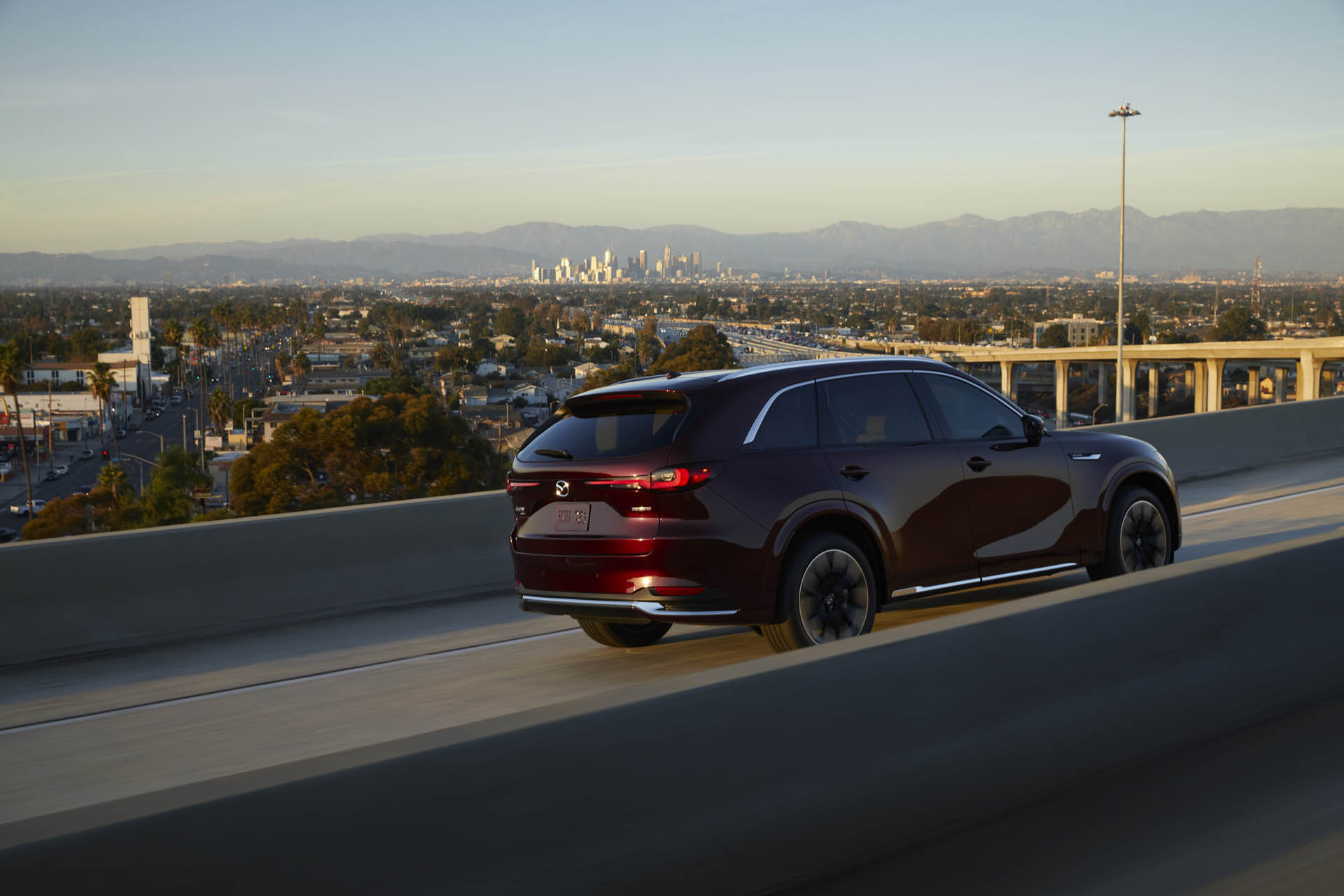 mazdacx90-2024c