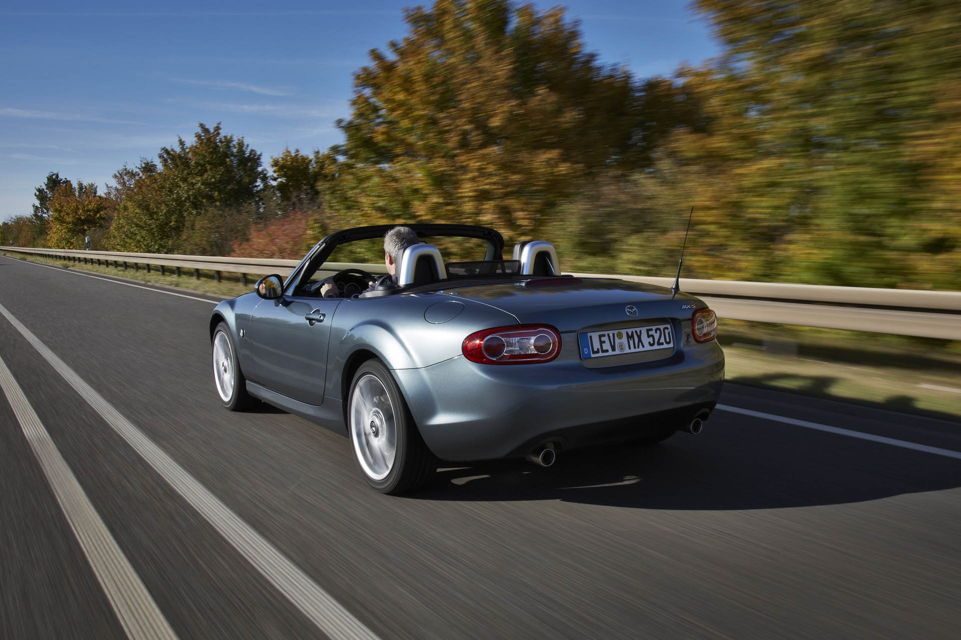 Mazda MX-5 Facelift 2012 action 02 highres