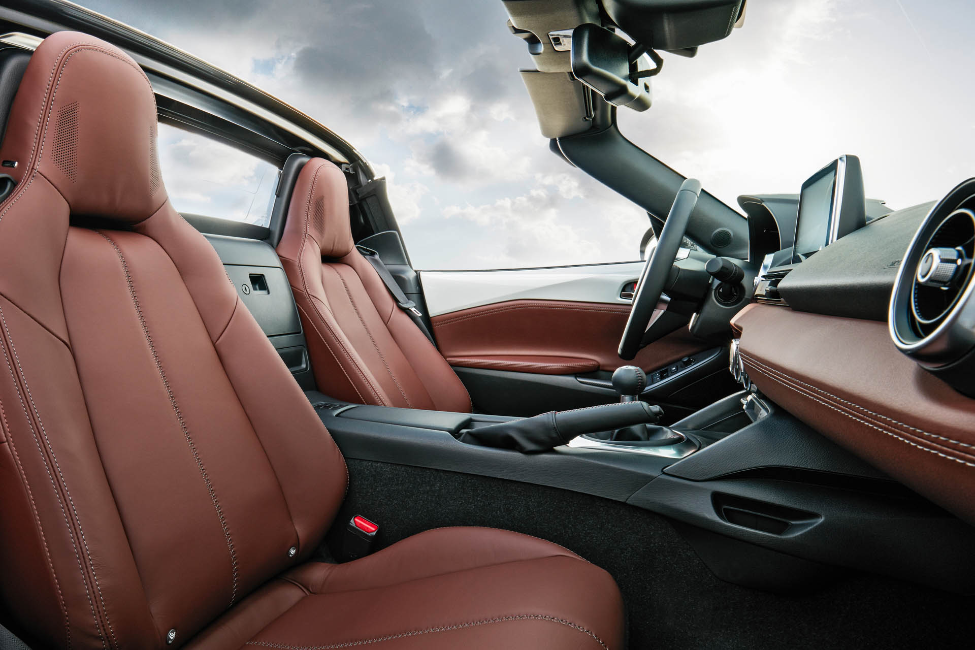 2017 MX5 RF Interior 11 highres