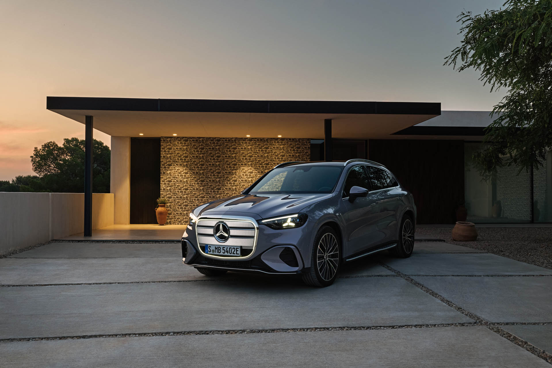 Mercedes-Benz GLCwith EQ tech 2025 09