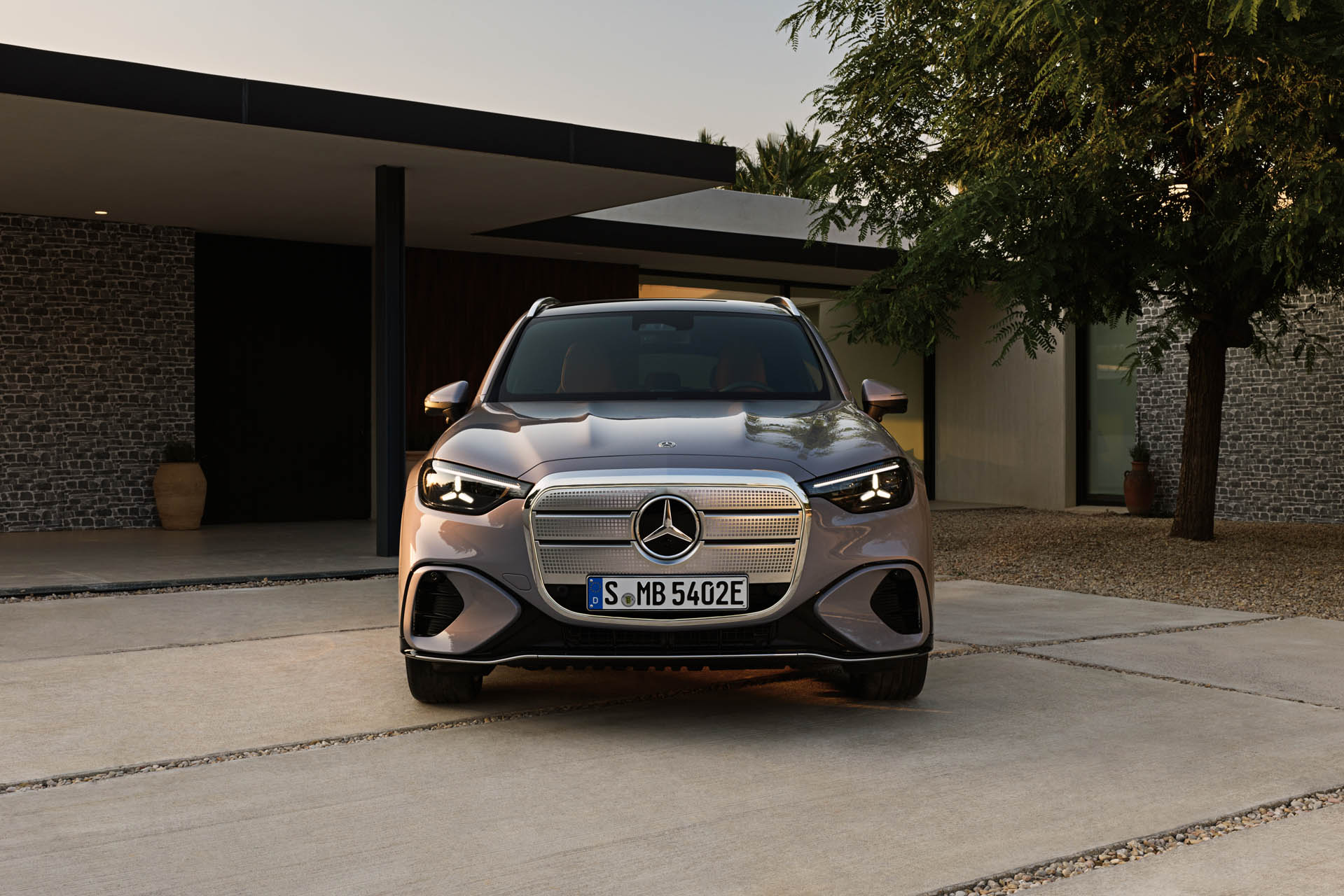 Mercedes-Benz GLCwith EQ tech 2025 10