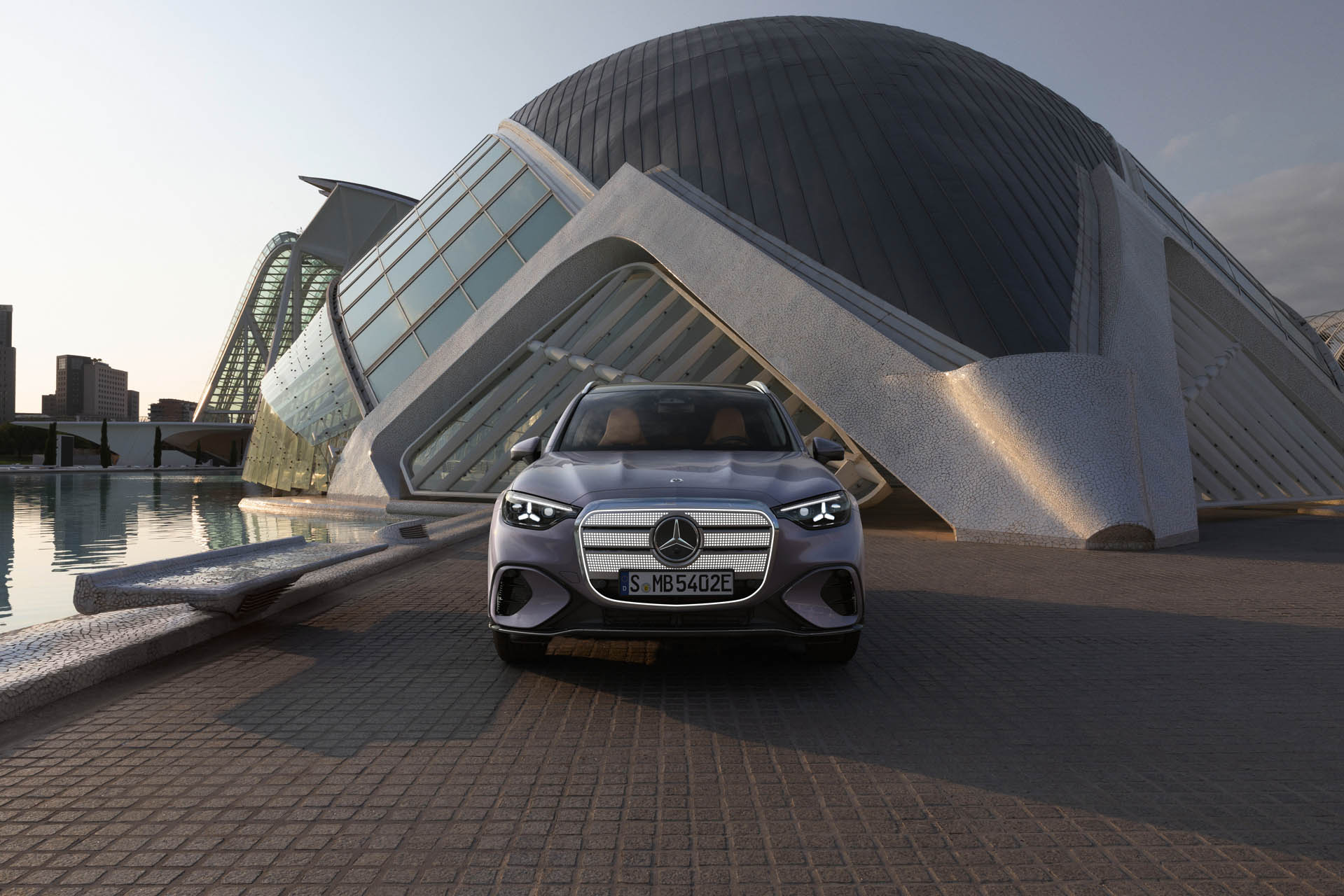 Mercedes-Benz GLCwith EQ tech 2025 21