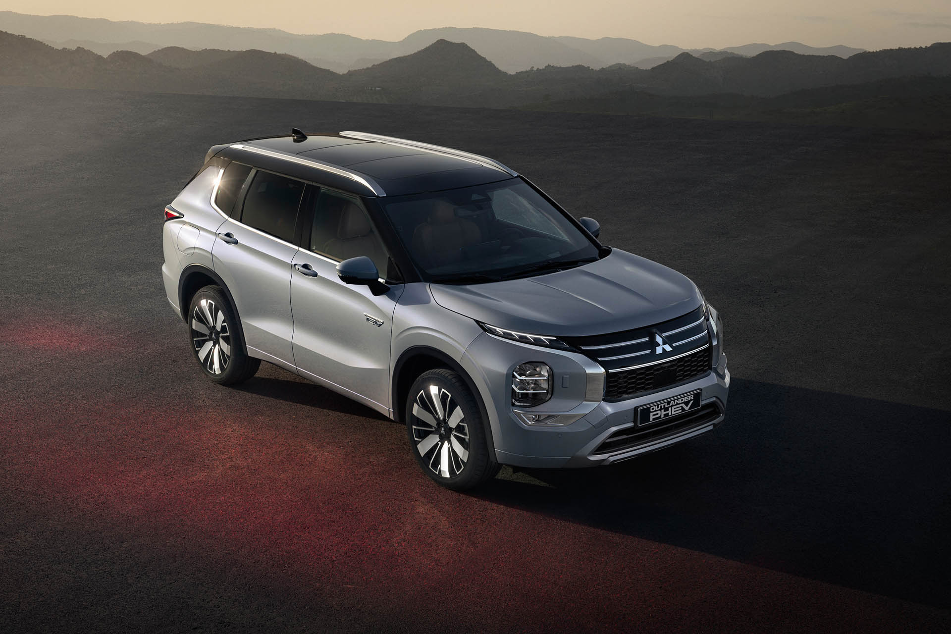 Mitsubishi Outlander PHEV 2025 01