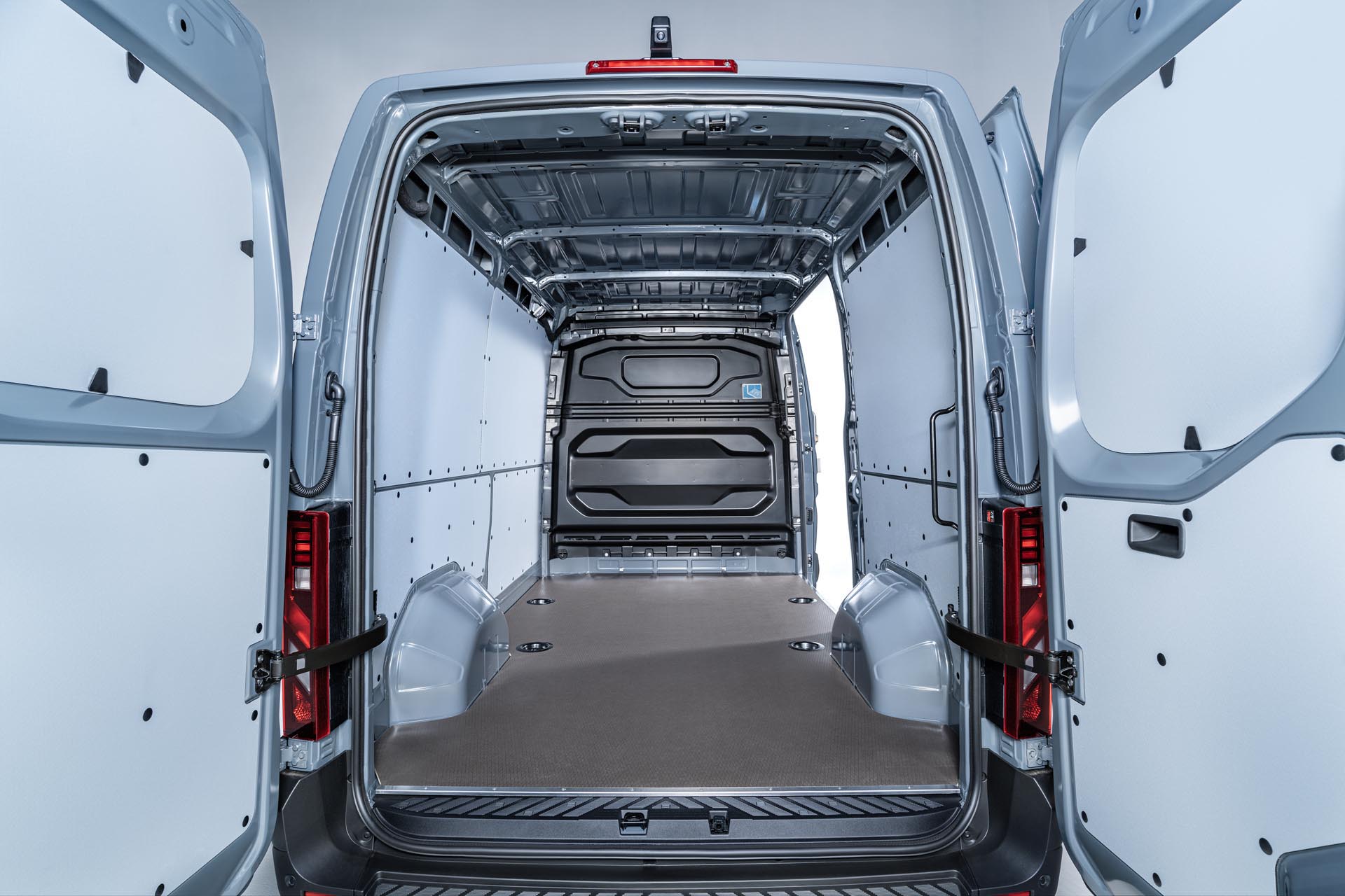 Nissan Interstar PK Final High 108.JPG