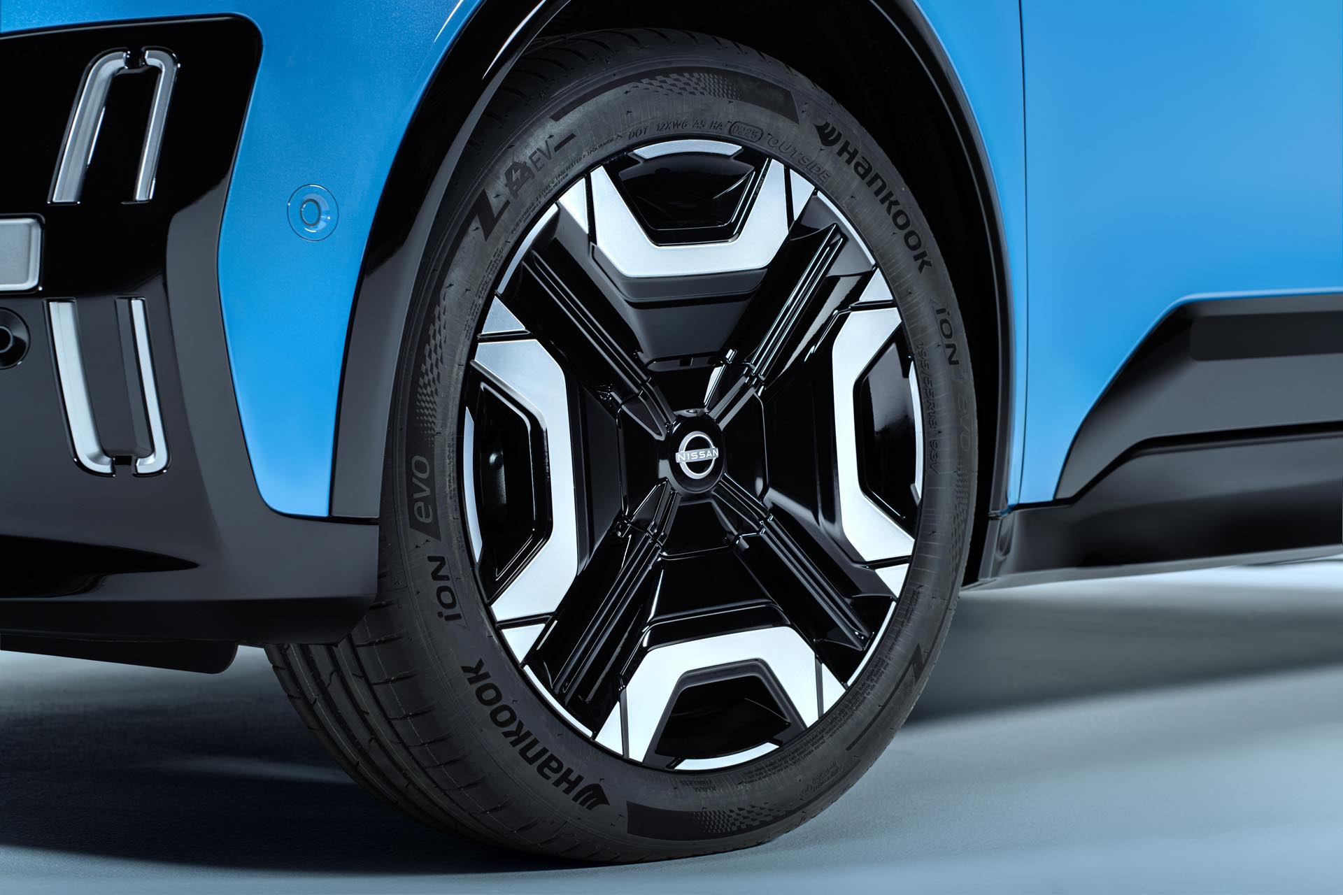 detailed view of Micra 18 inch alloy wheels