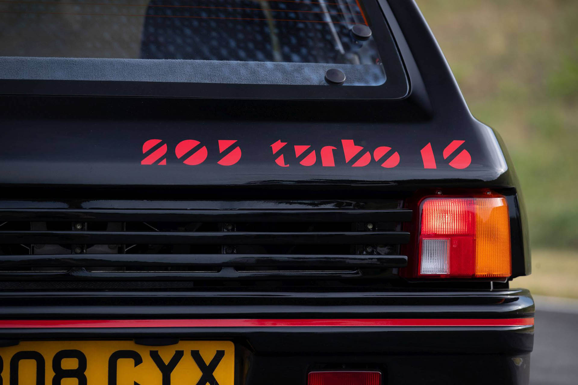 1985-Peugeot-205-Turbo 8