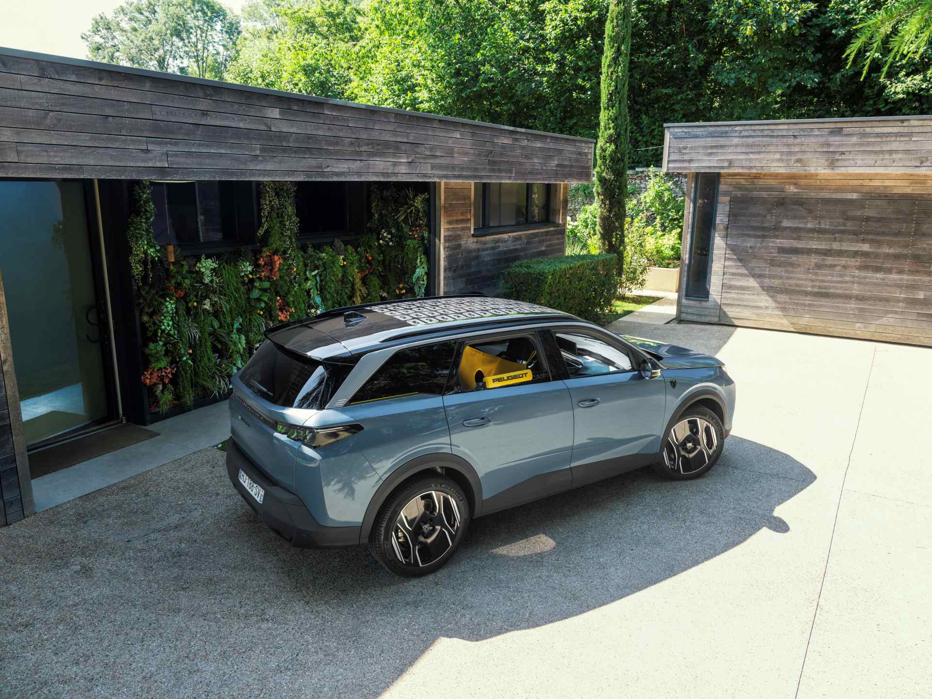 peugeot e 5008 dog edition concept 02