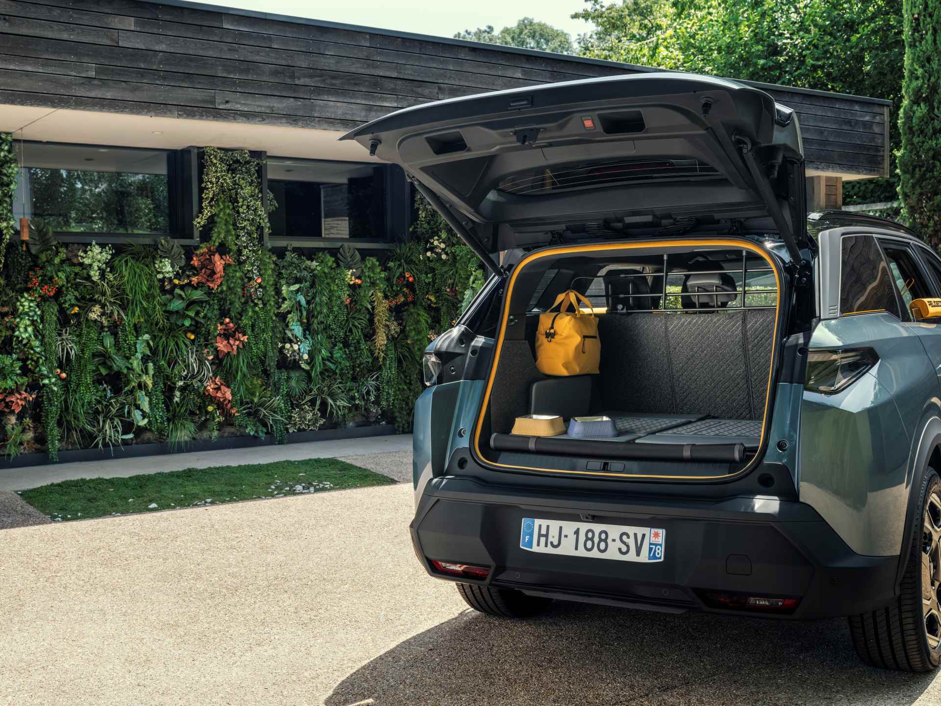 peugeot e 5008 dog edition concept 05