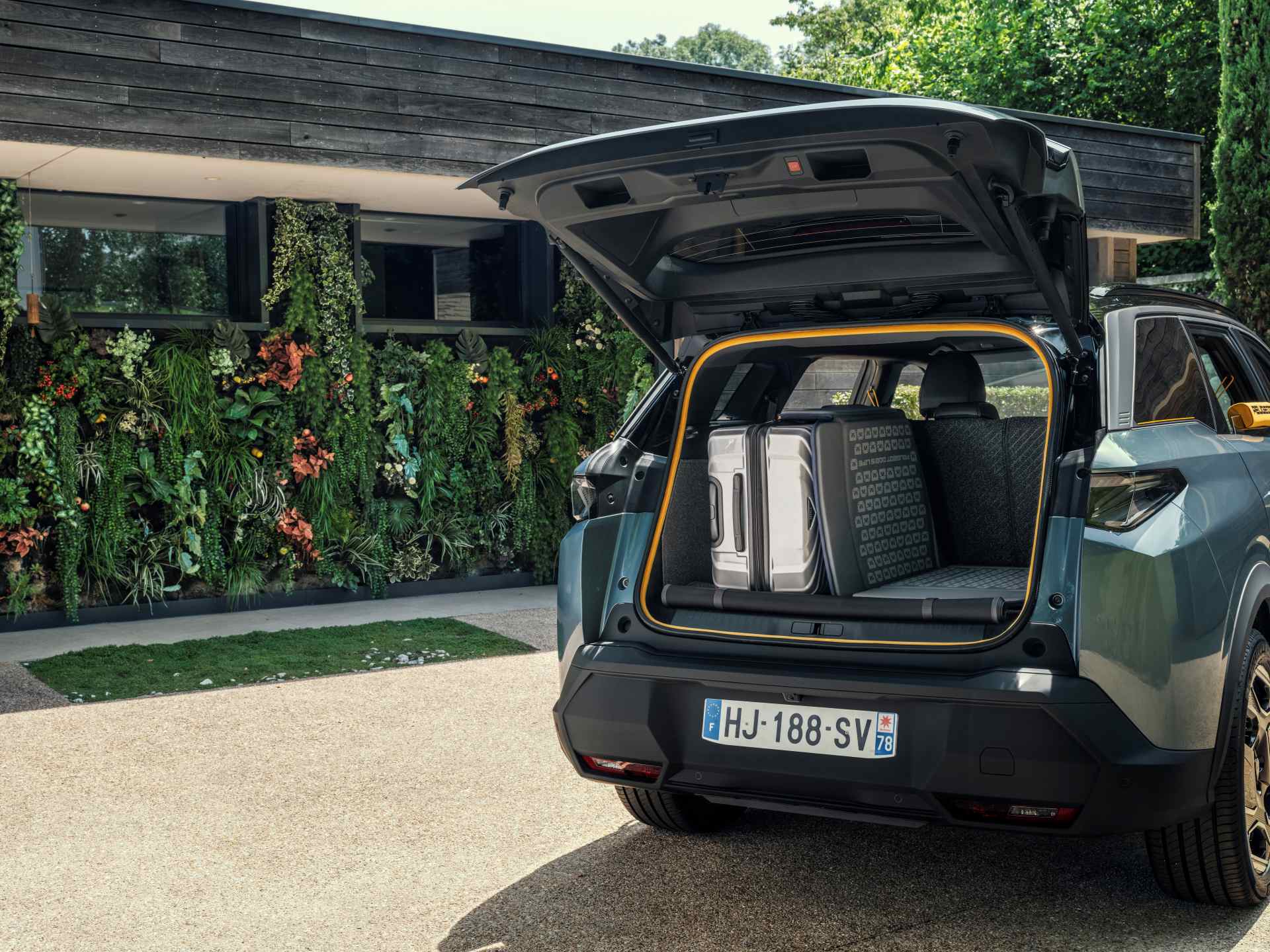 peugeot e 5008 dog edition concept 07