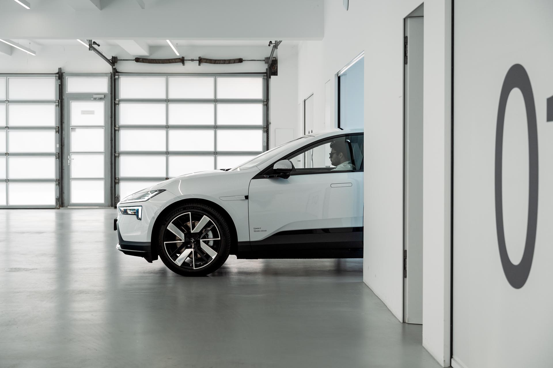 Polestar 4 SUV coup12