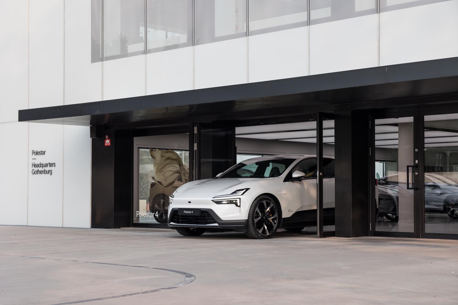 Polestar 4 SUV coup3
