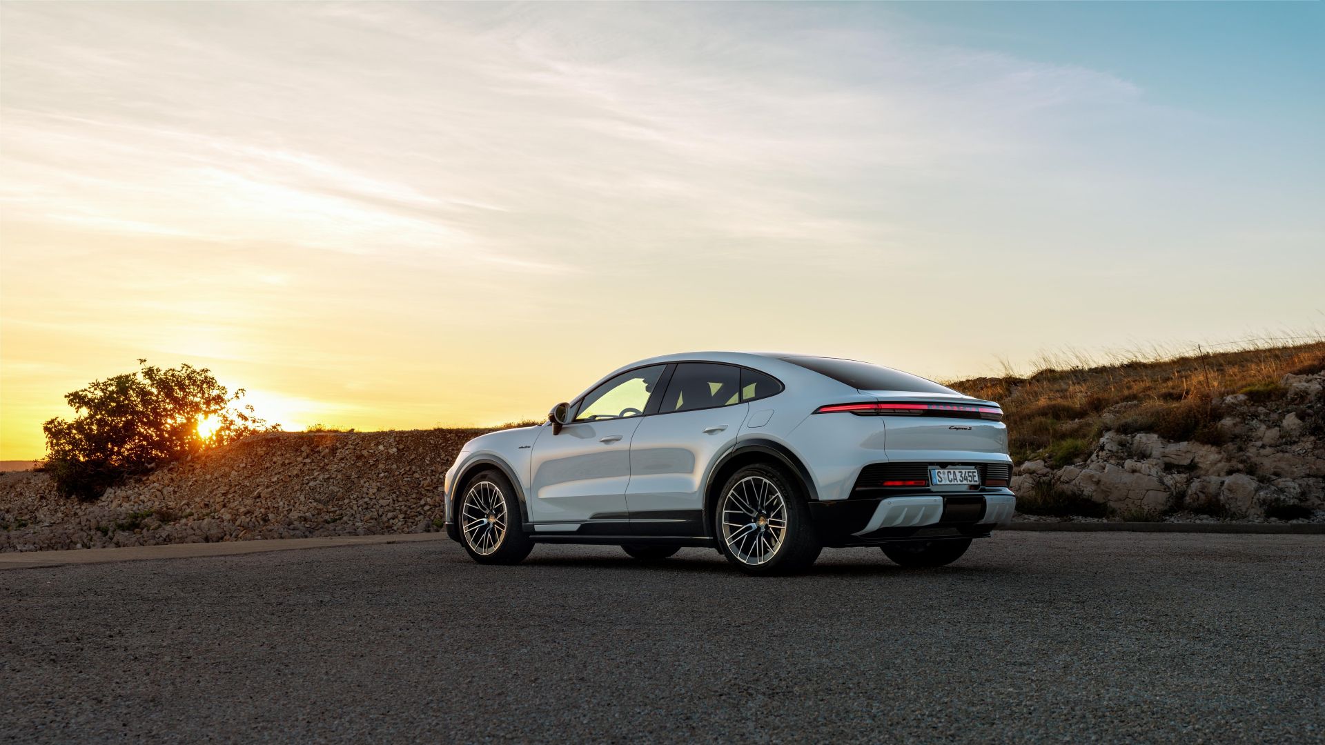 porsche cayenne electric 2026