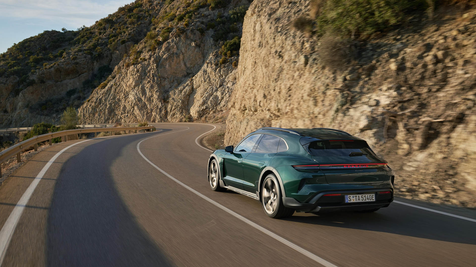 Porsche Taycan 2024 16