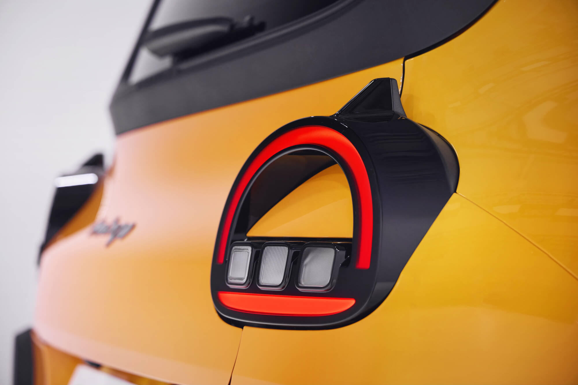 Renault Twingo E-Tech electric - Mango Yellow 11