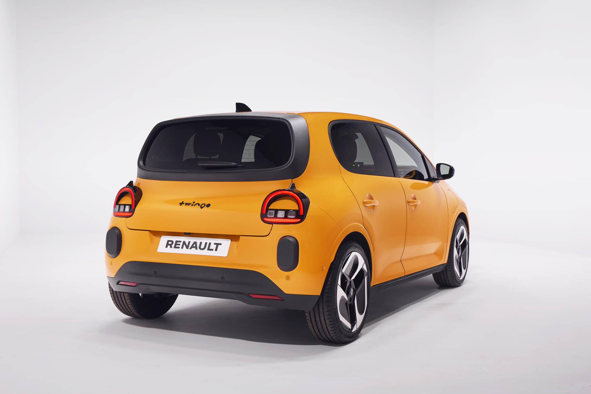 Renault Twingo E-Tech electric - Mango Yellow 13