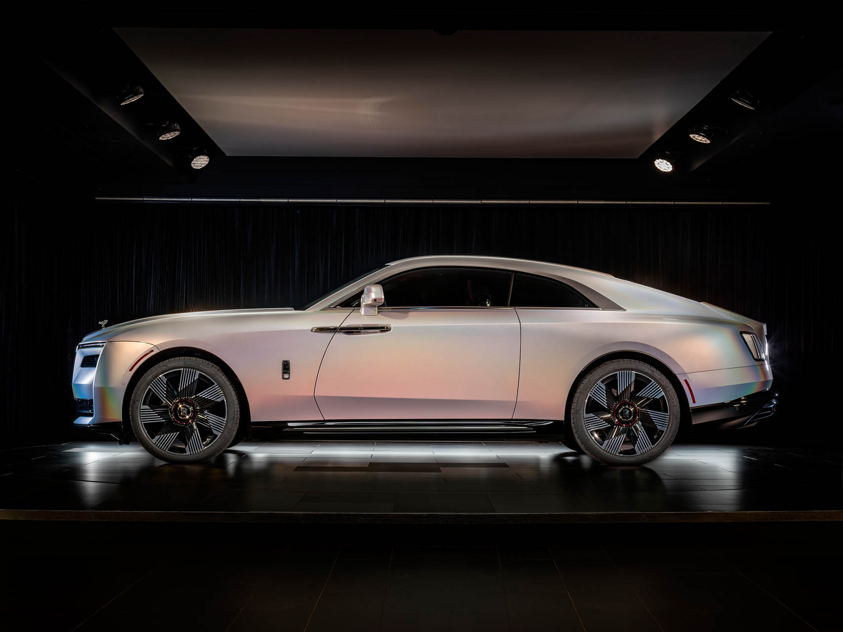 rolls-royce spectre lunaflair 02
