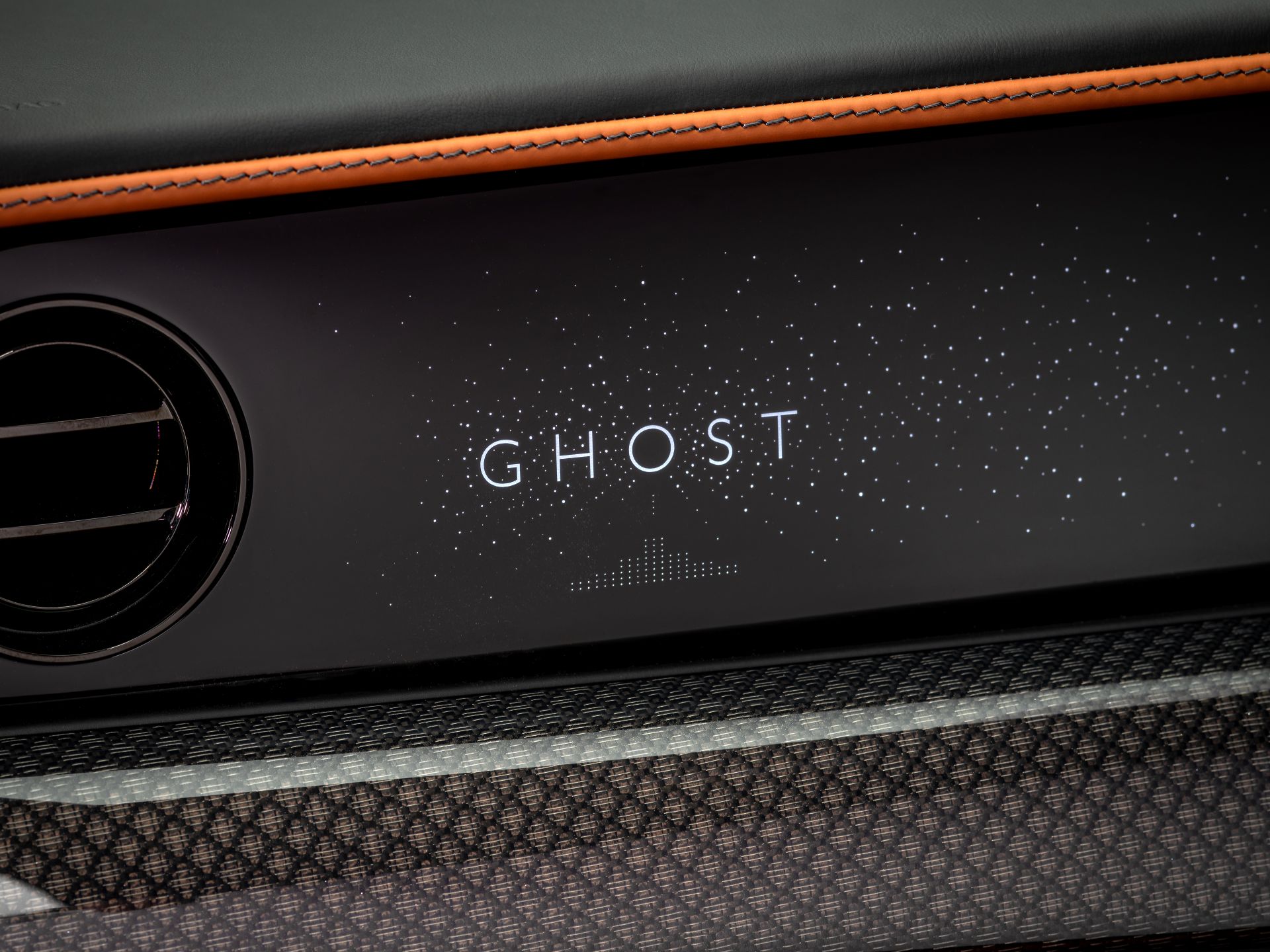 rolls-royce black badge ghost gamer 04