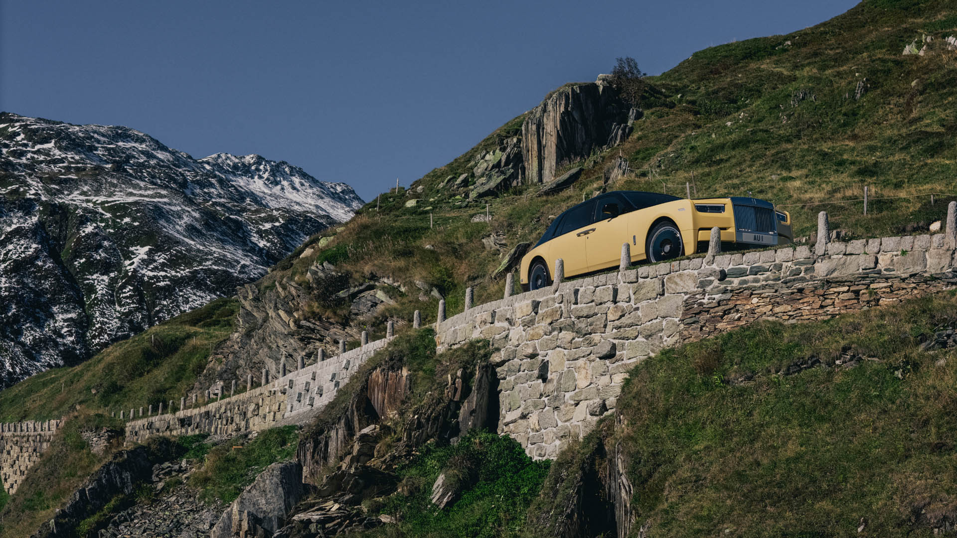 rolls-royce phantom goldfinger 01