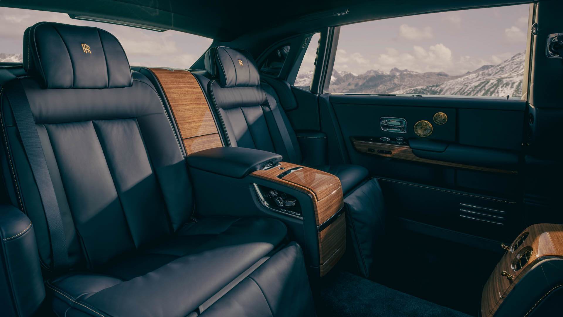 rolls-royce phantom goldfinger 07