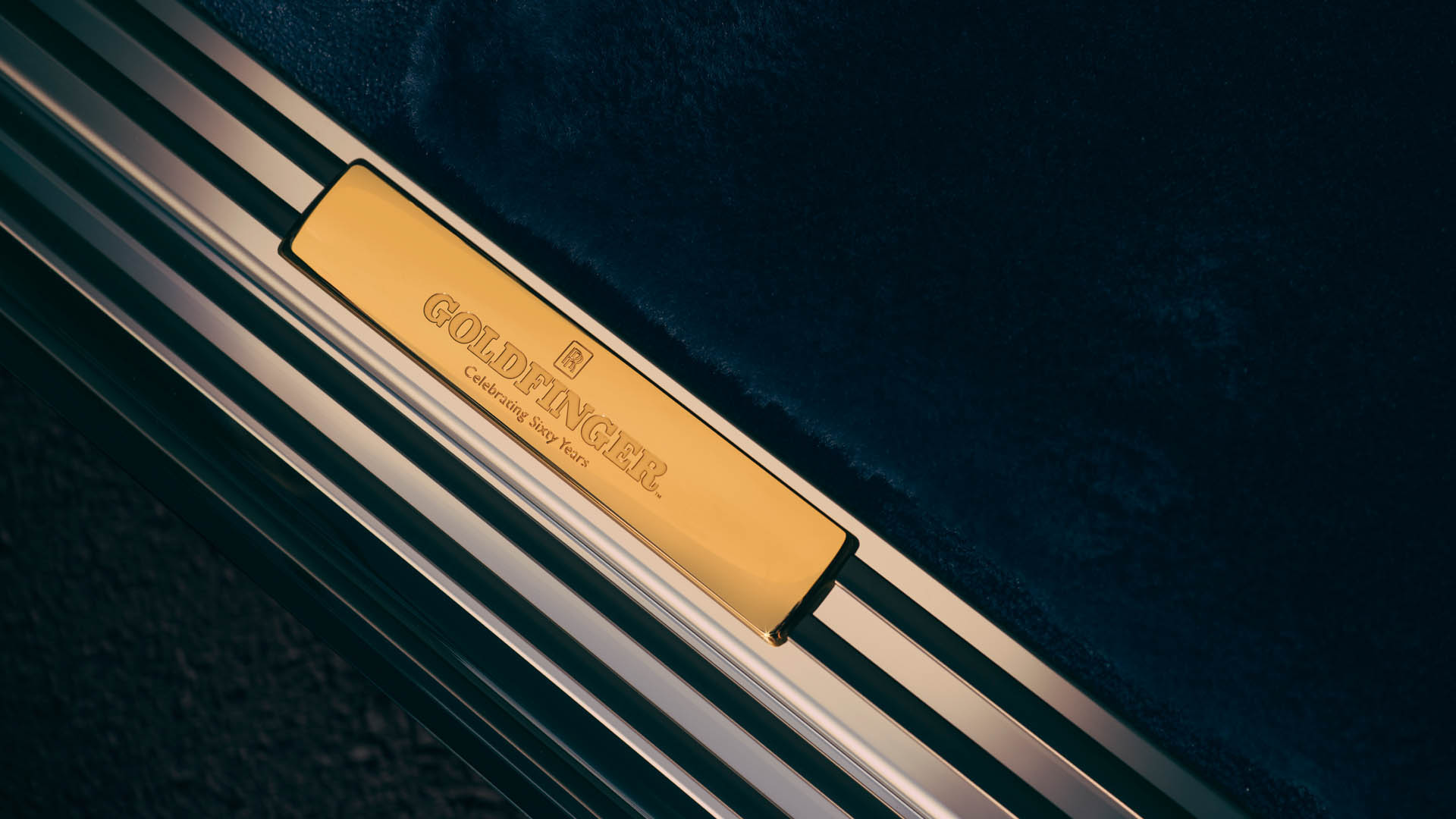 rolls-royce phantom goldfinger 17