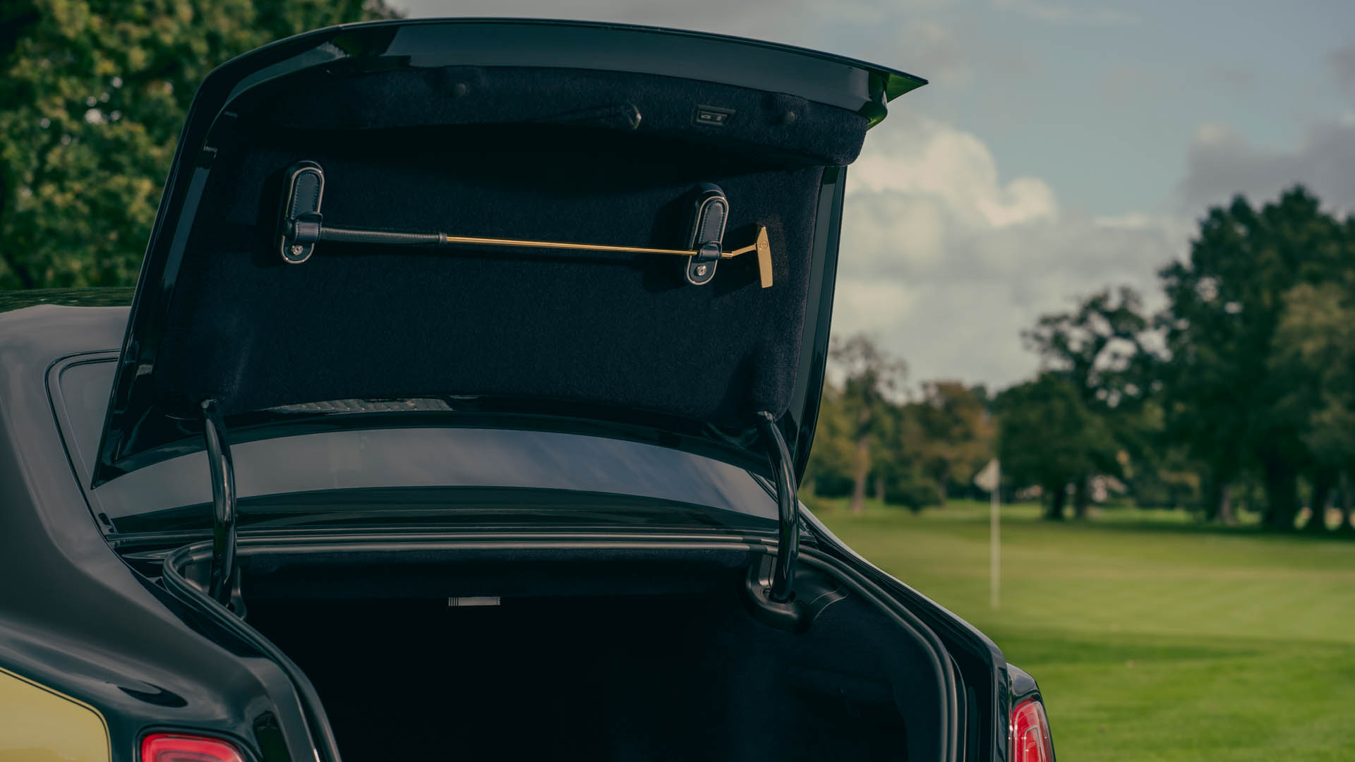 rolls-royce phantom goldfinger 27