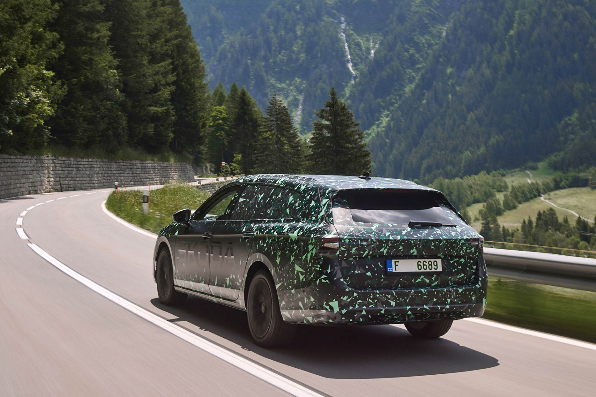 Skoda Superb camouflage 15