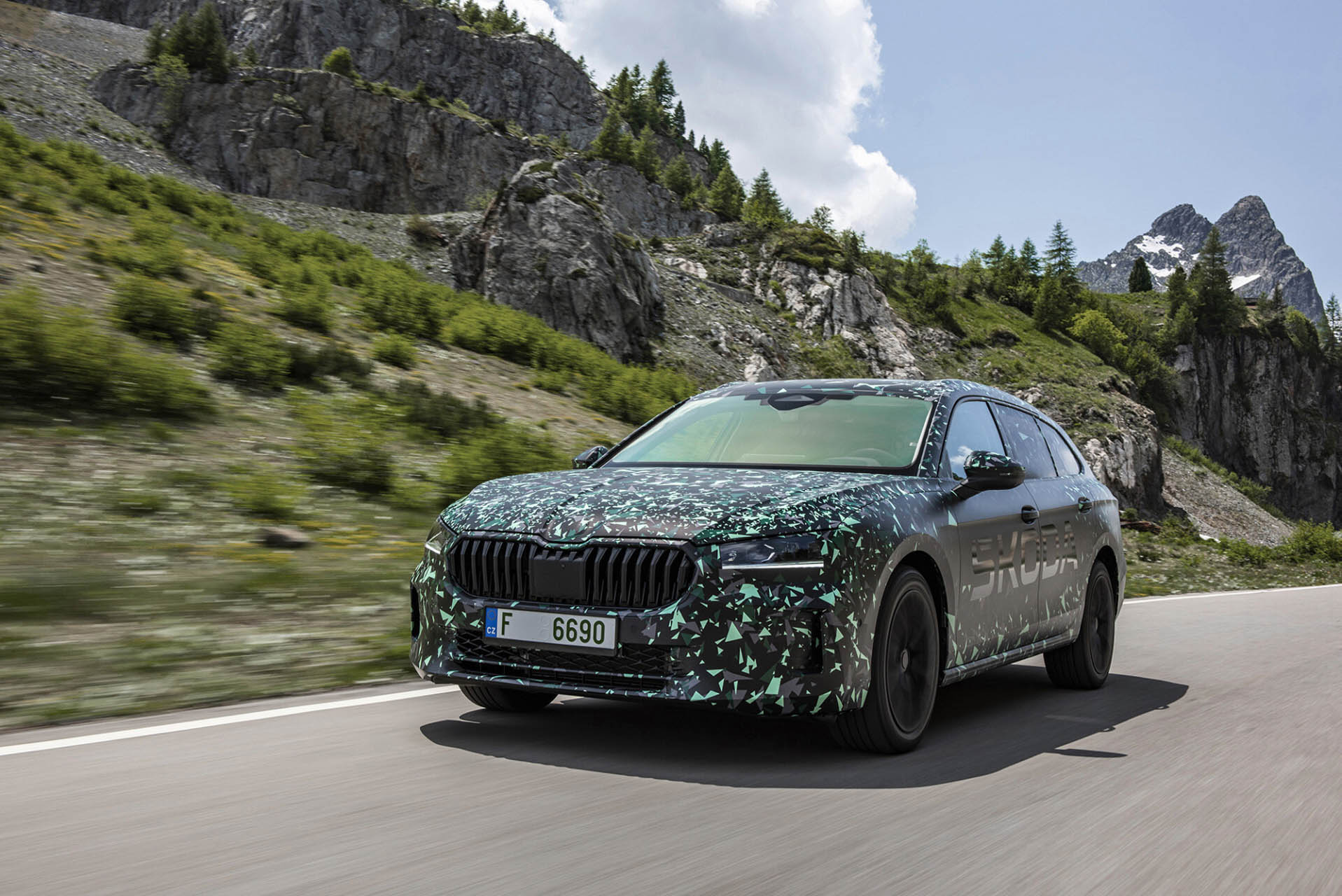 Skoda Superb camouflage 24