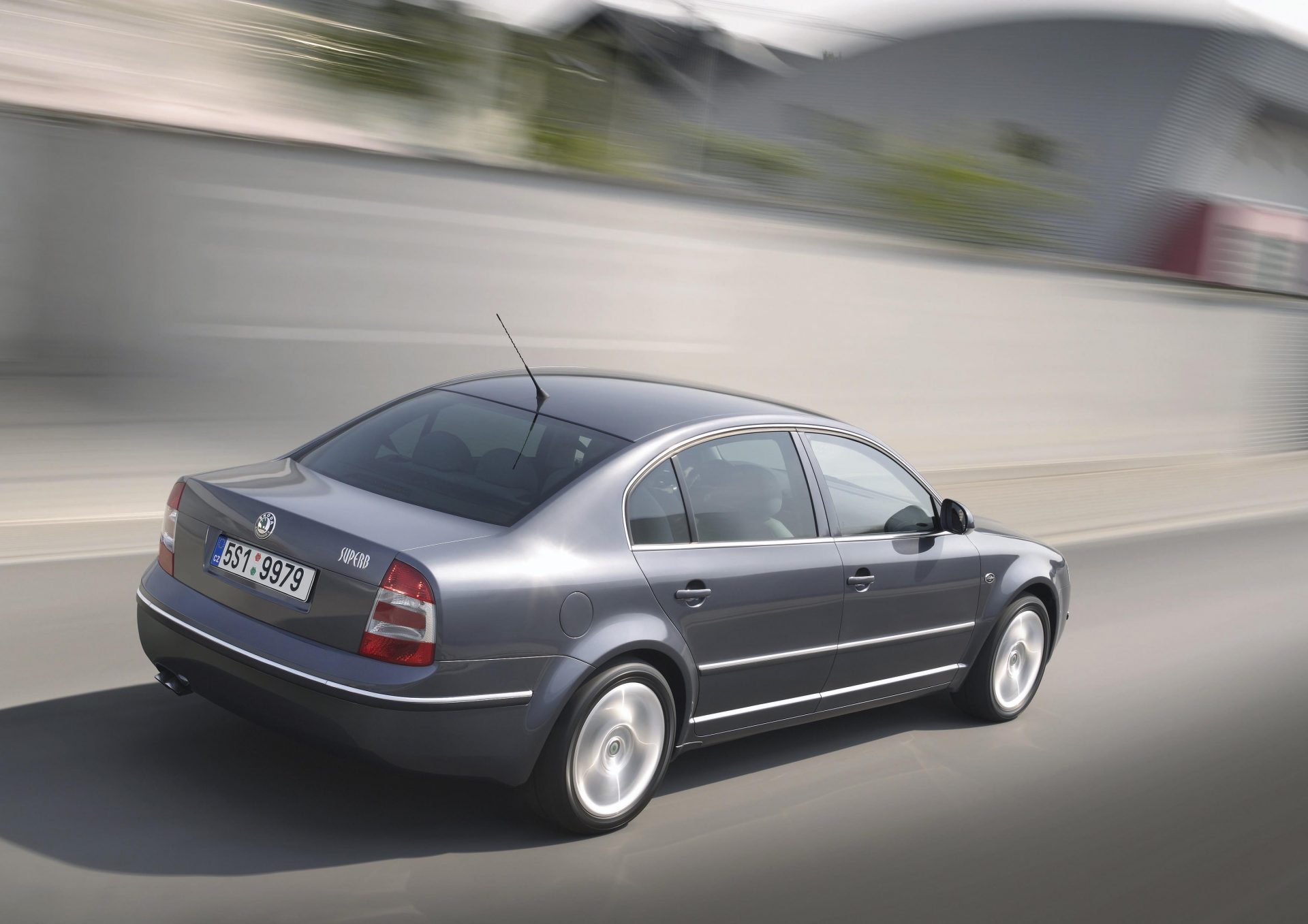 first-modern-generation-skoda-superb-2001 01
