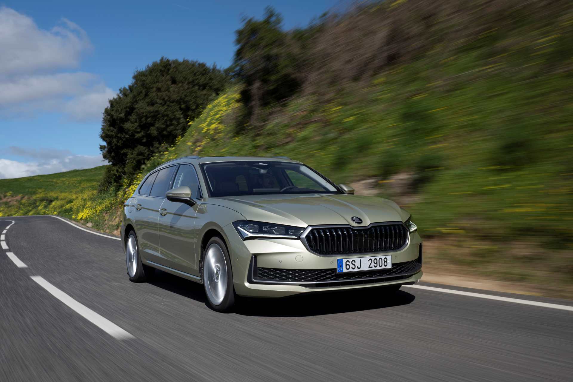 fourth-generation-skoda-superb-combi-2023