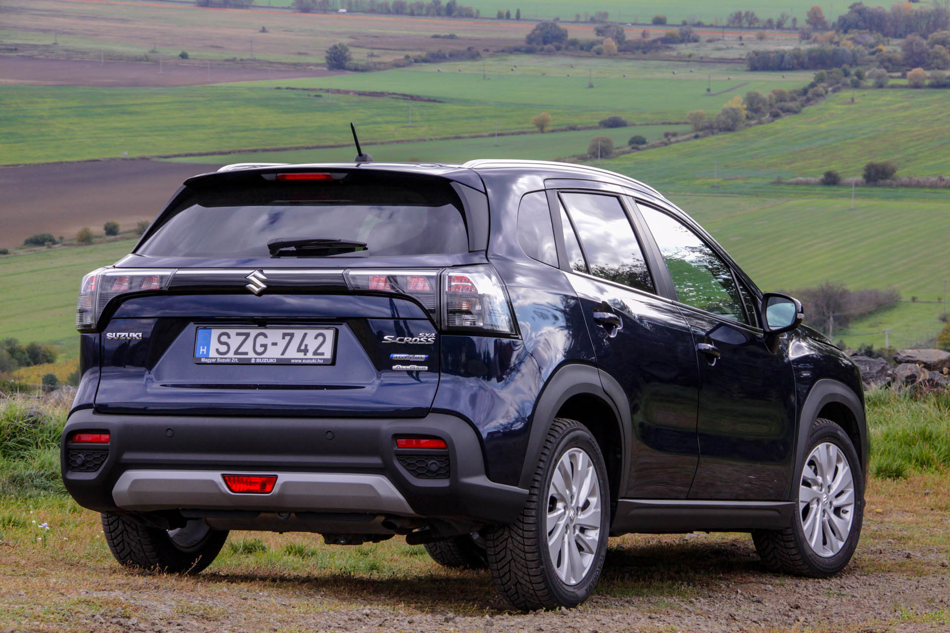 suzukisxscrossmhev2022n