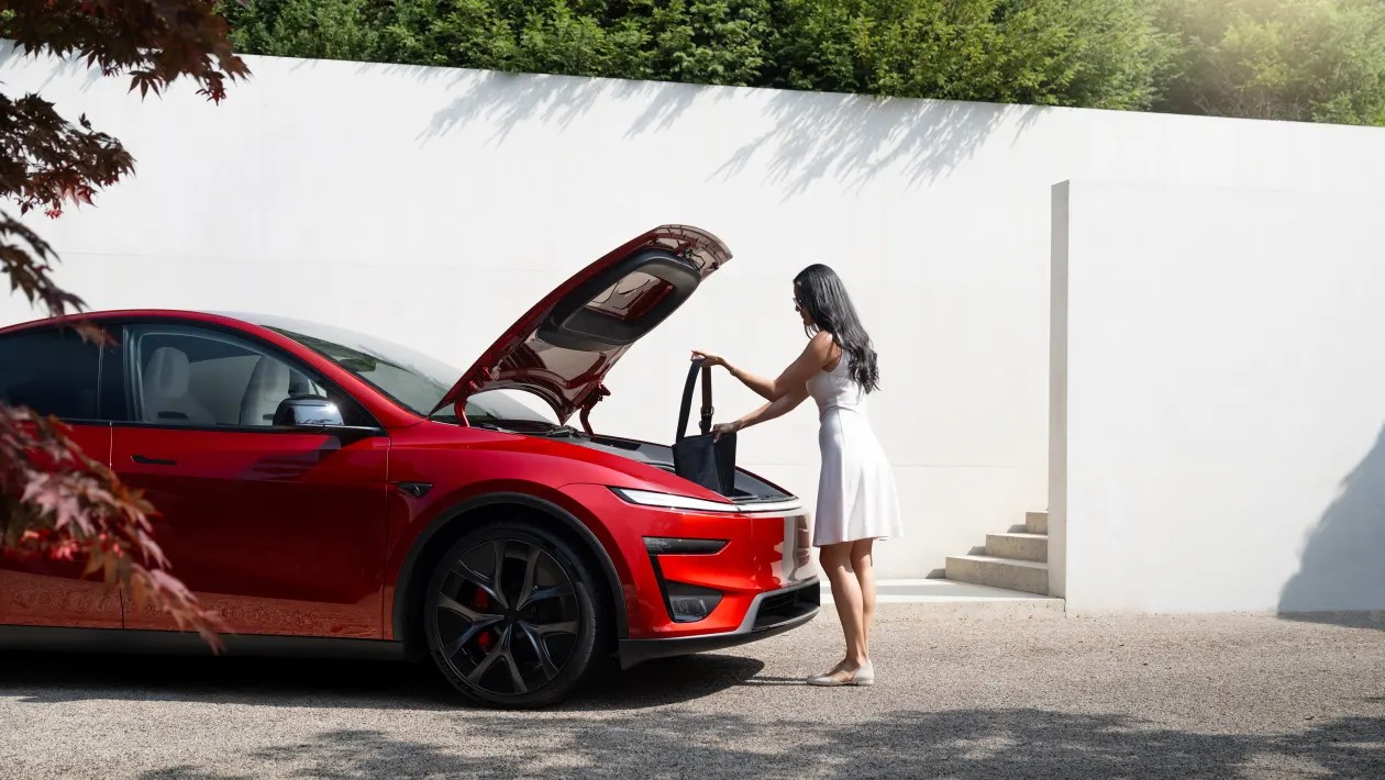 Tesla Model Y Performance 2025 13