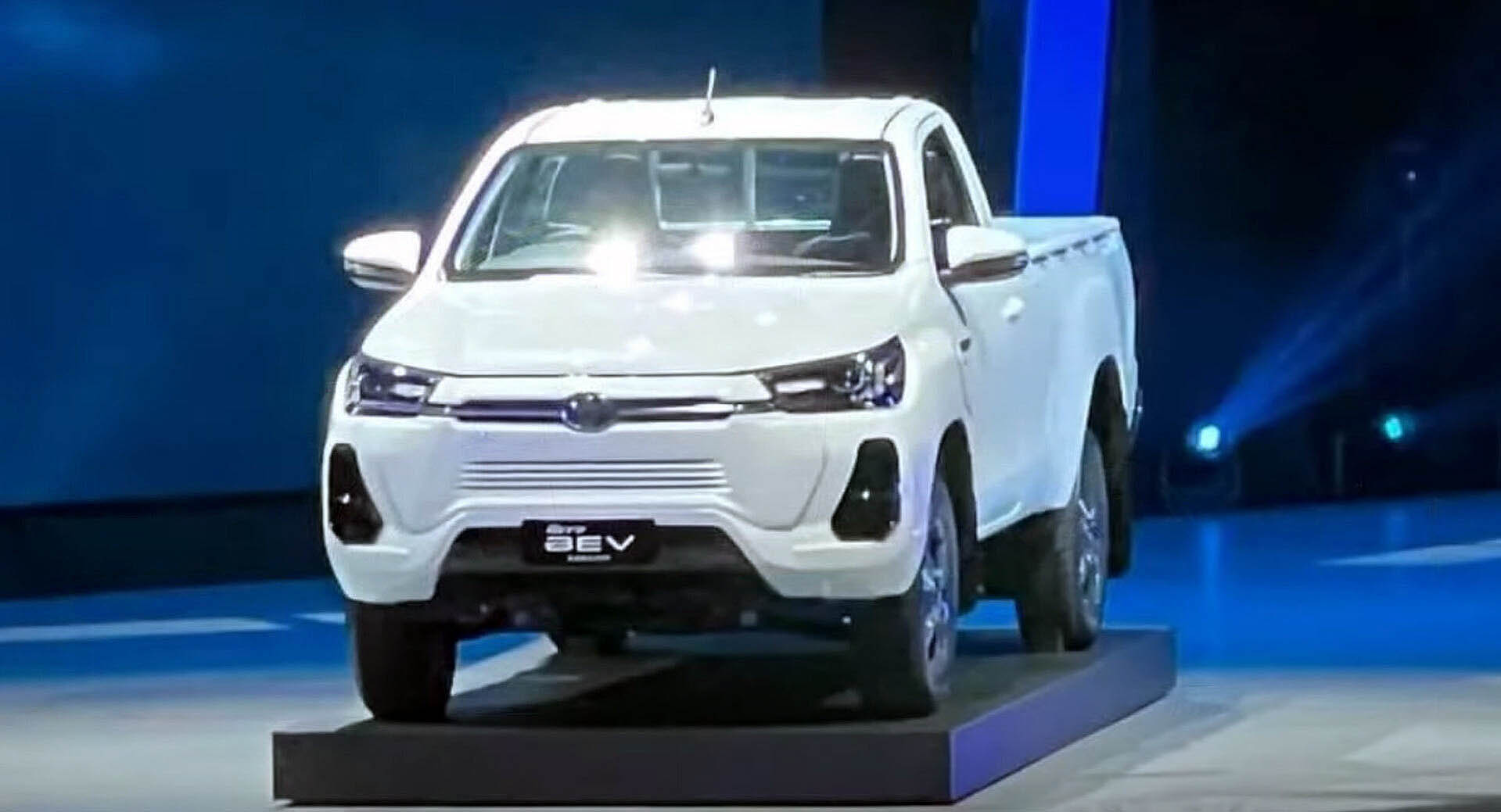 toyota hilux-revo-bev-concept01