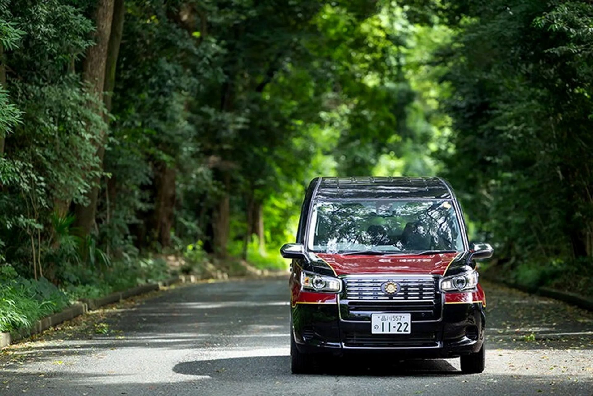 toyota-jpn-taxi-for-weddings 7