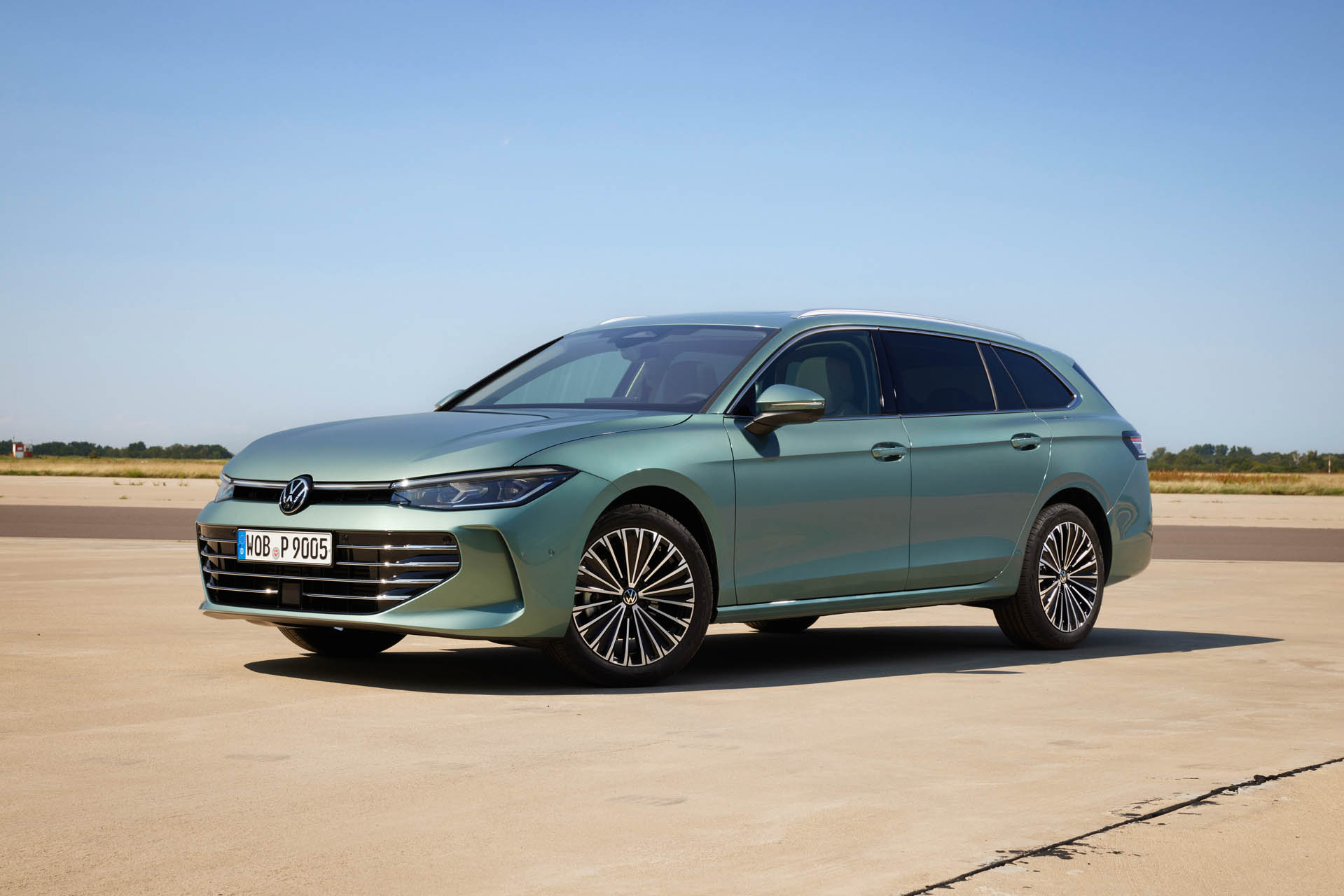 Volkswagen Passat Variant 2023 08