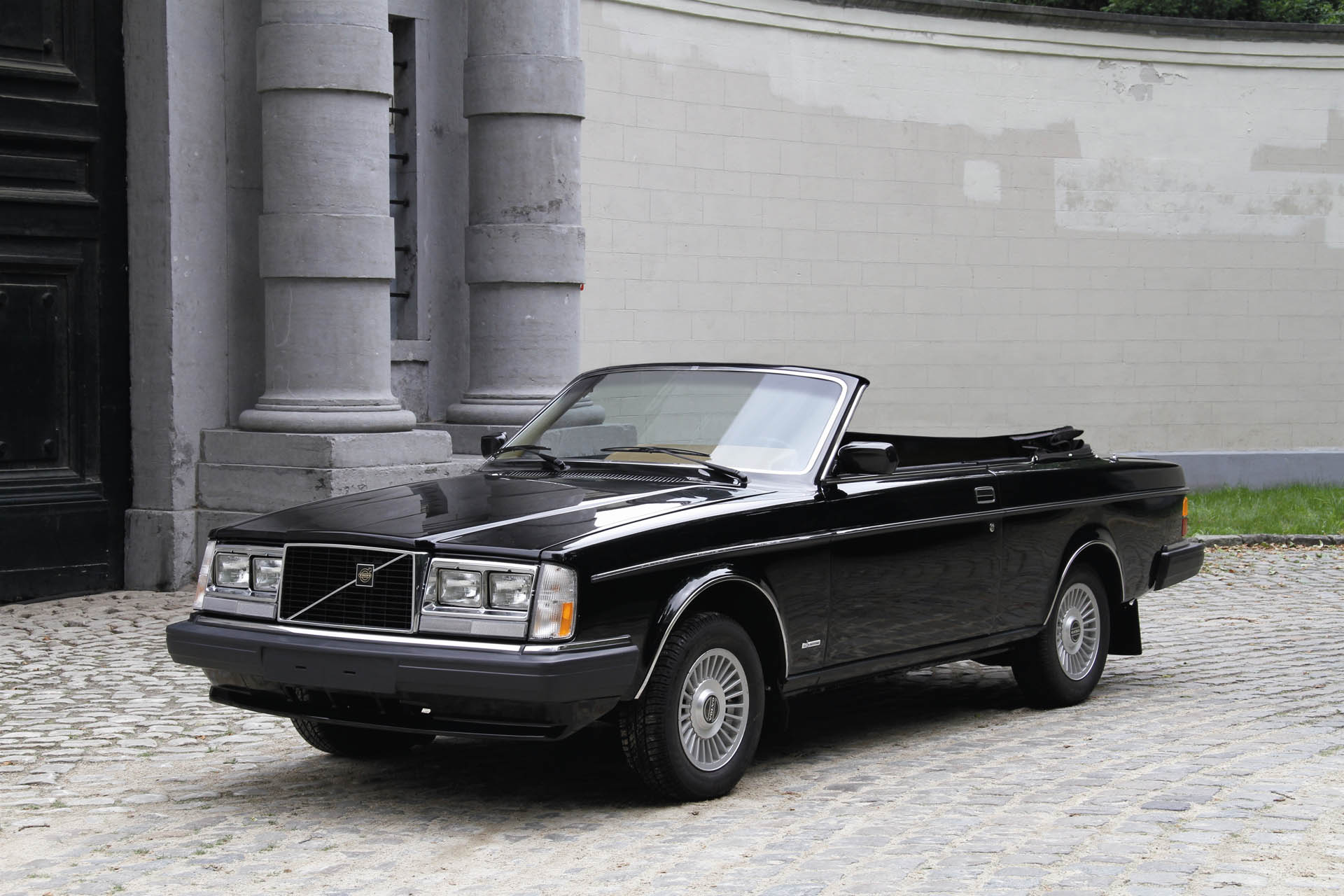 160690 1981 Volvo 262C Solaire