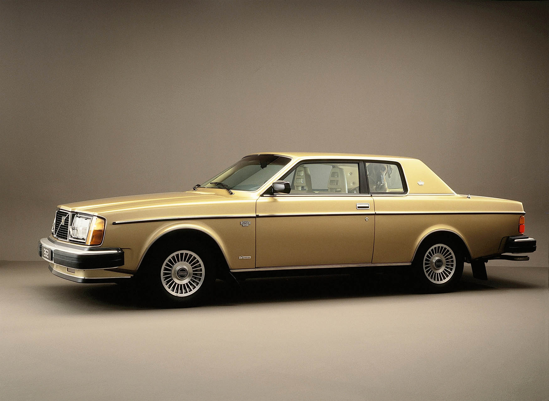 Volvo 262 C 01