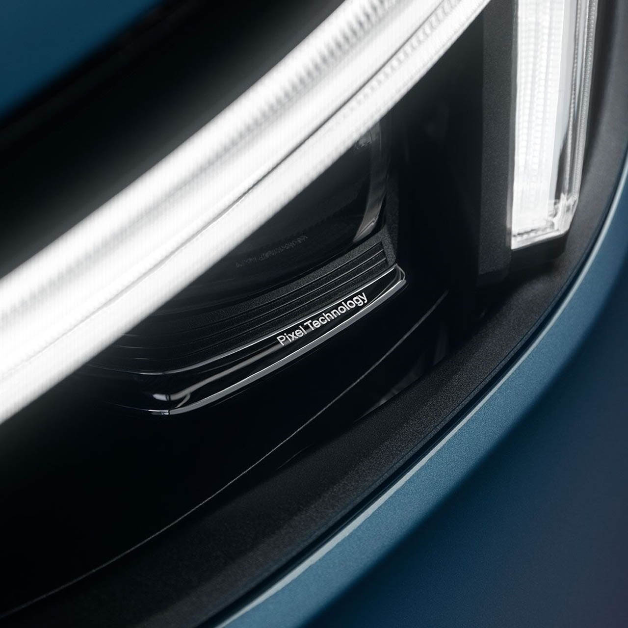 VolvoXC40RechargeRWD-2023e